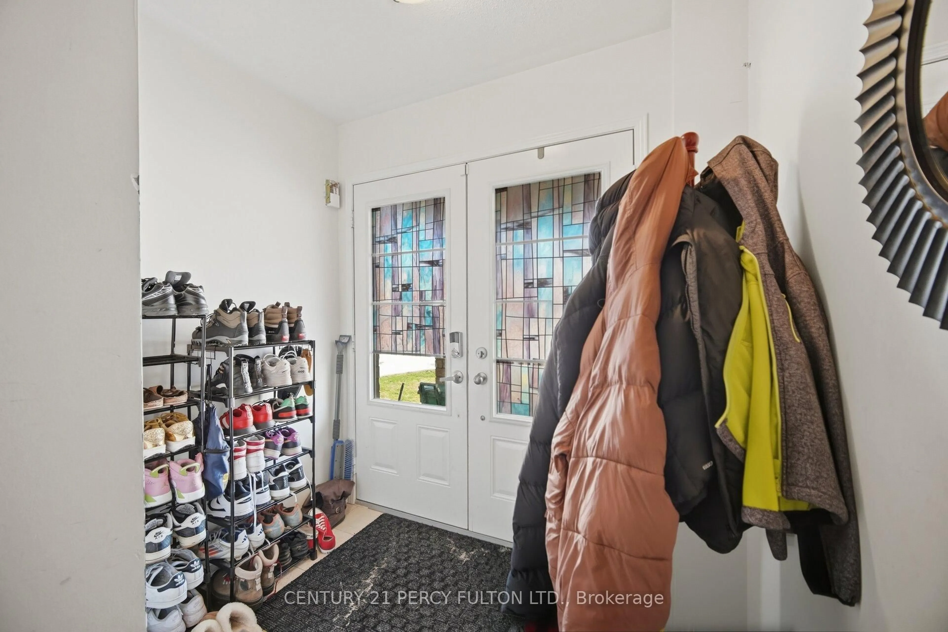 Indoor entryway for 191 Lady Angela Ave, Oshawa Ontario L1H 7K4