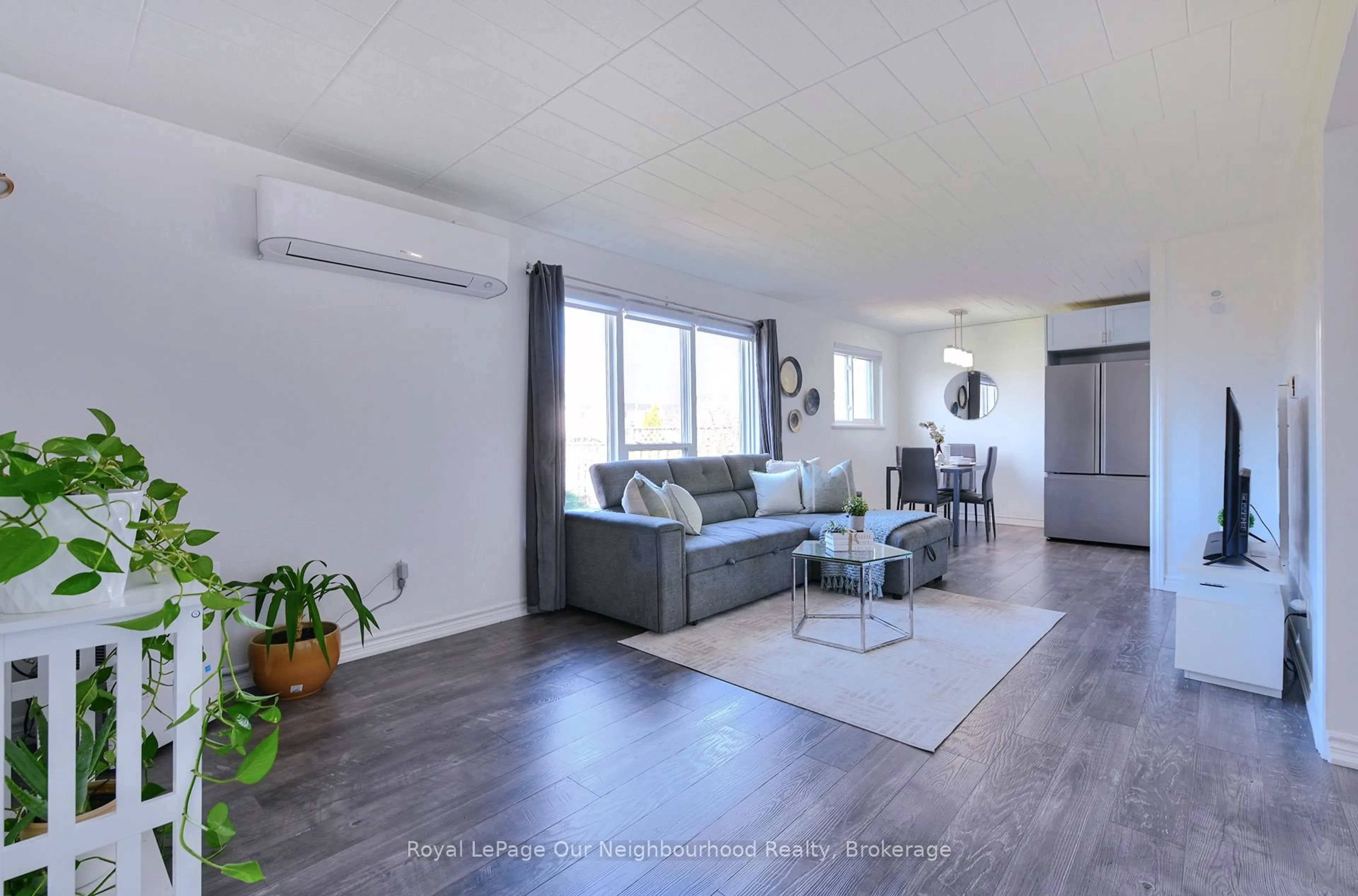 Living room with furniture, wood/laminate floor for 540 Mary St #2, Whitby Ontario L1N 2R1