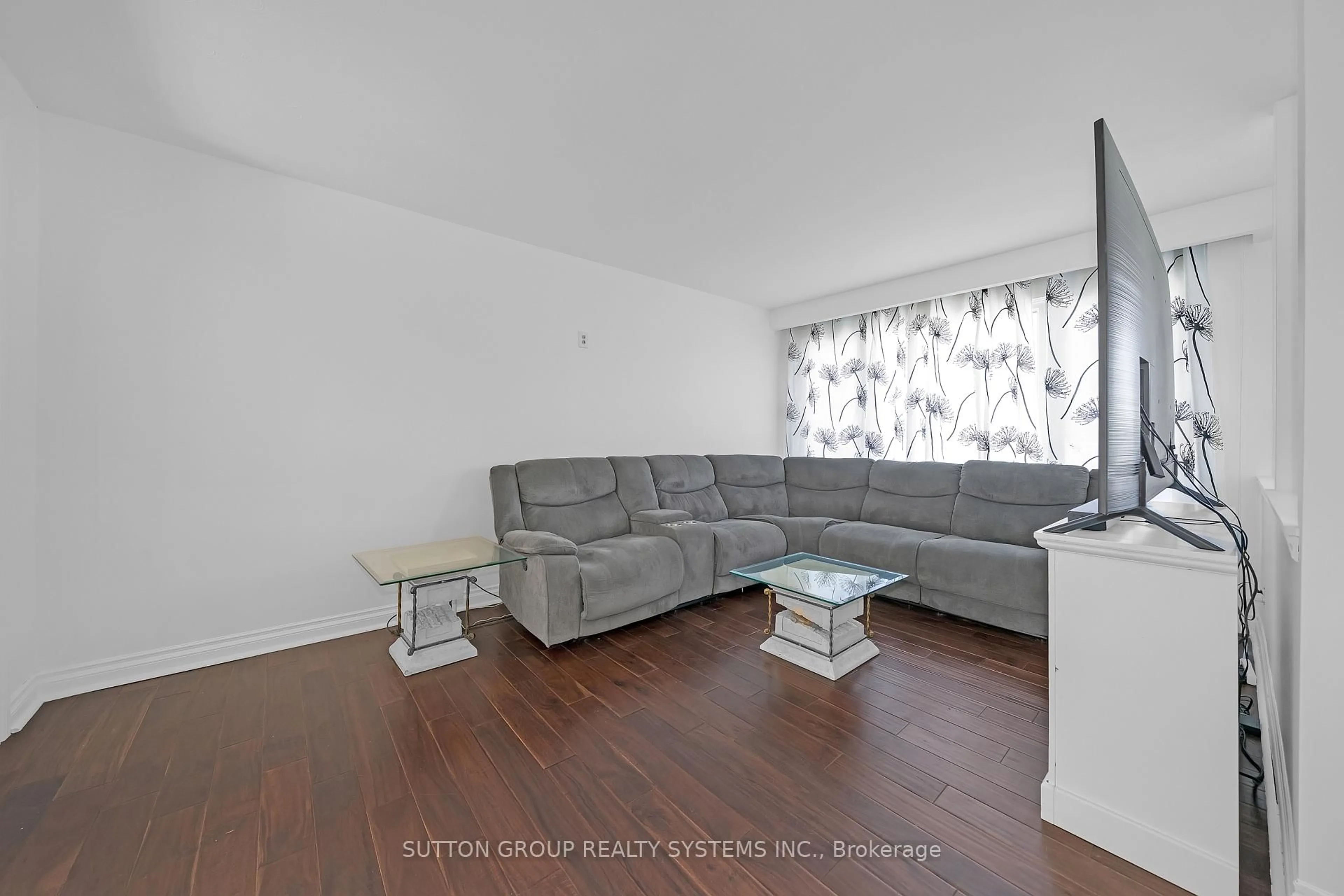 Living room with furniture, unknown for 134 Sussex St, Oshawa Ontario L1G 1V9