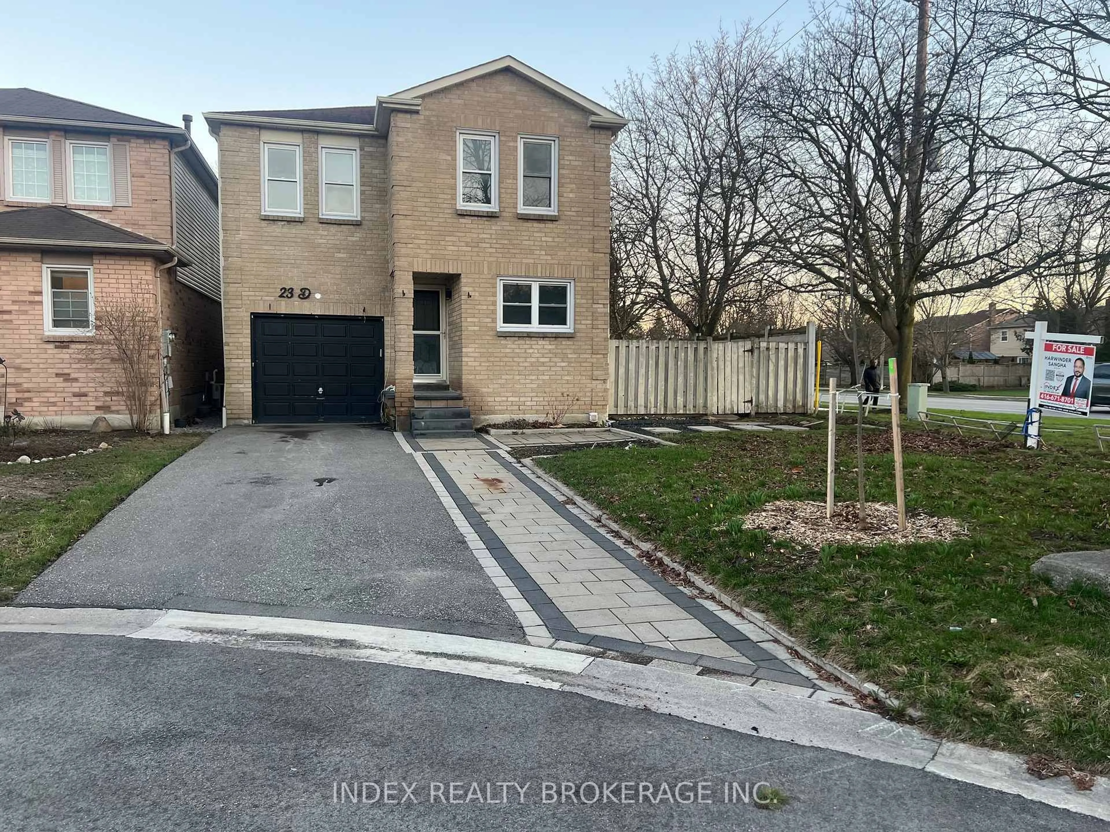 A pic from outside/outdoor area/front of a property/back of a property/a pic from drone, street for 23 Drew Crt, Whitby Ontario L1N 8X6
