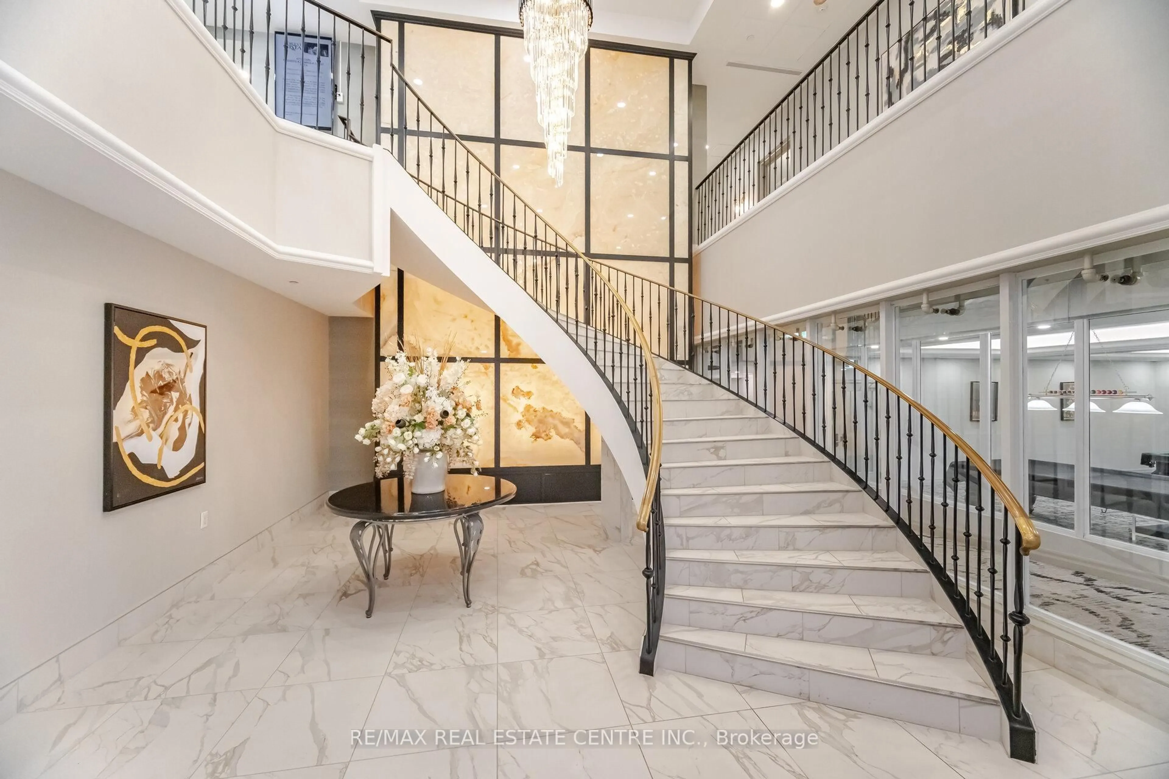 Indoor foyer for 61 Town Centre Crt #2104, Toronto Ontario M1P 5C5