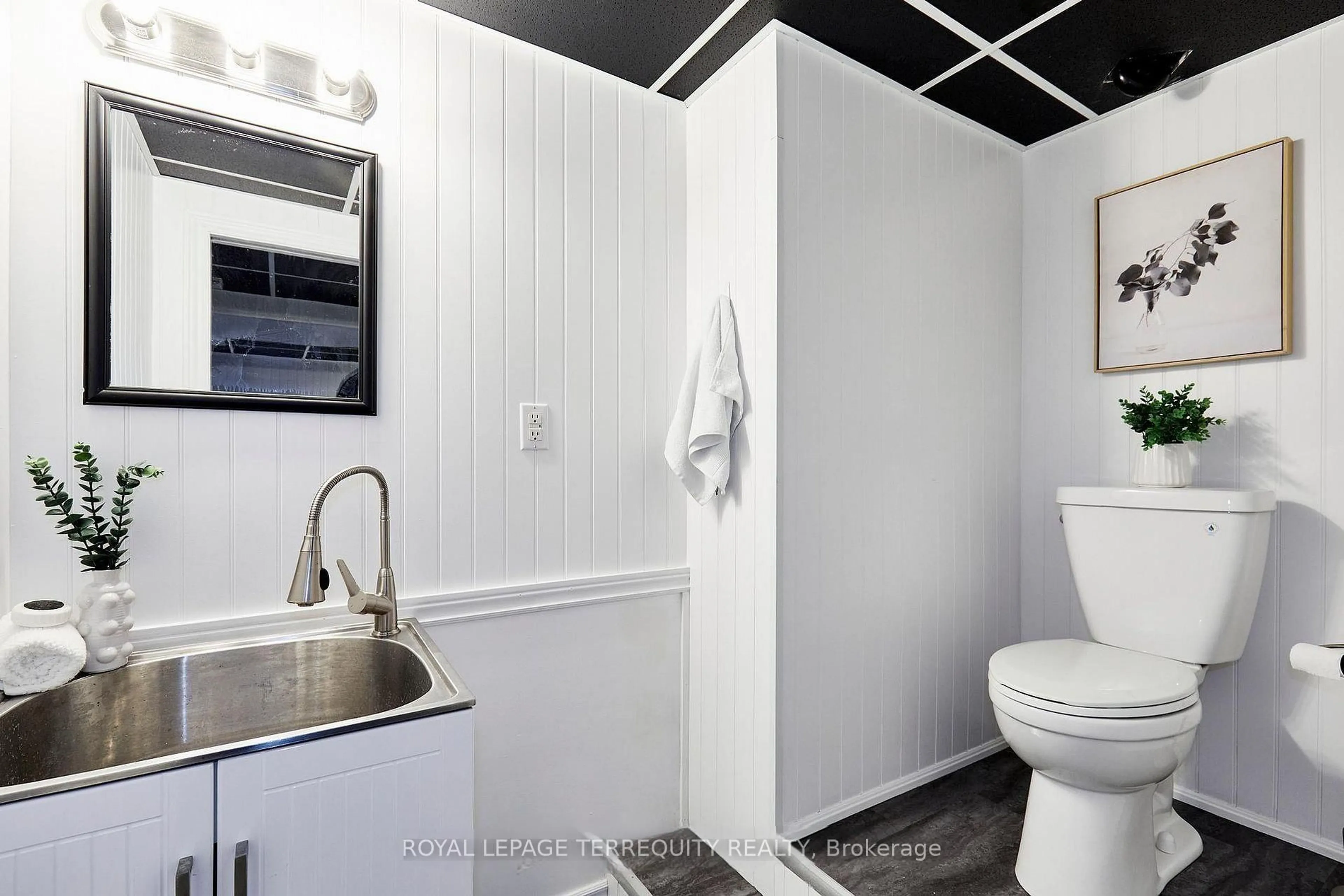 Standard bathroom, ceramic/tile floor for 91A Wilmot Tr, Clarington Ontario L1B 1B8