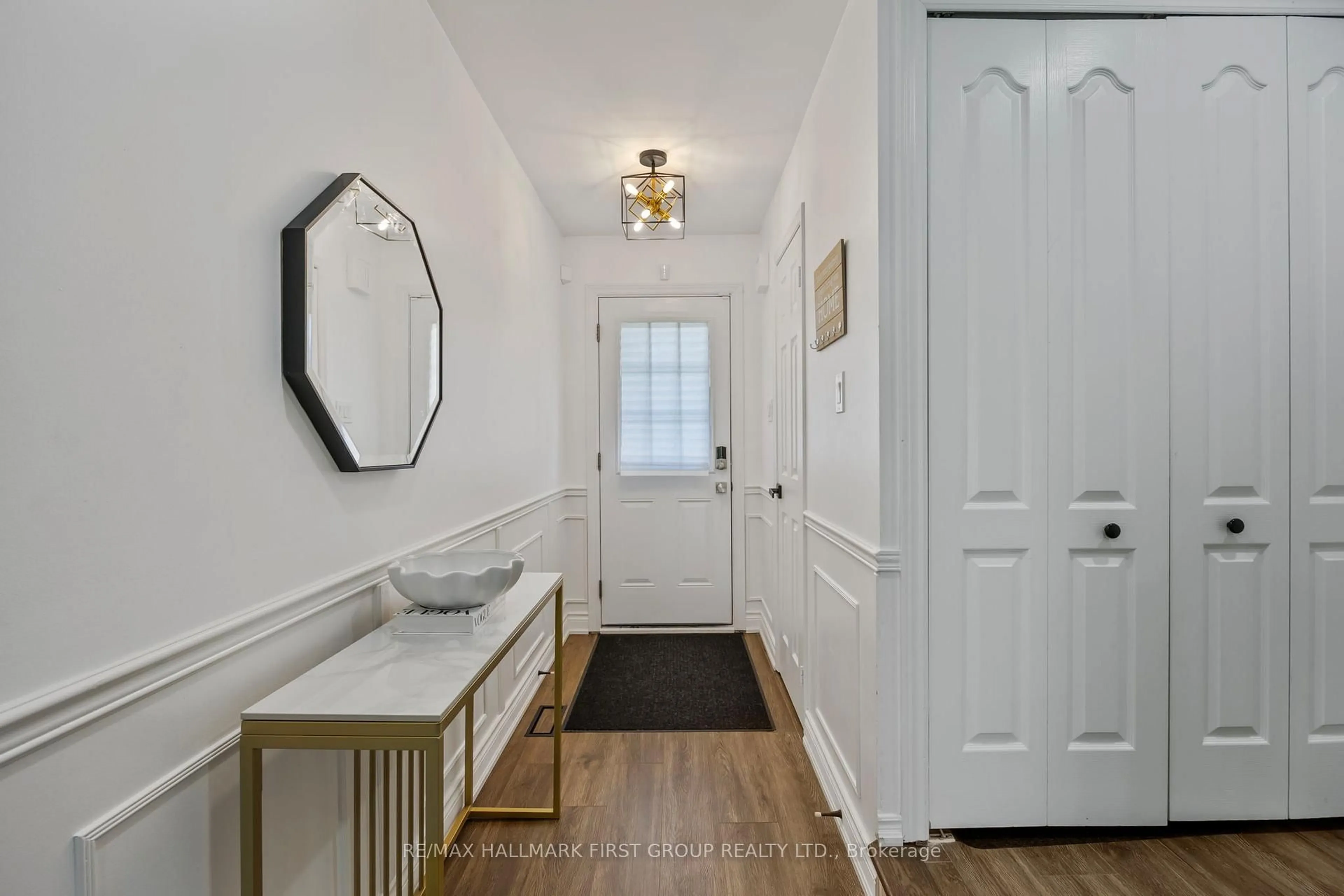 Indoor entryway for 10 Bassett Blvd #216, Whitby Ontario L1N 9C8