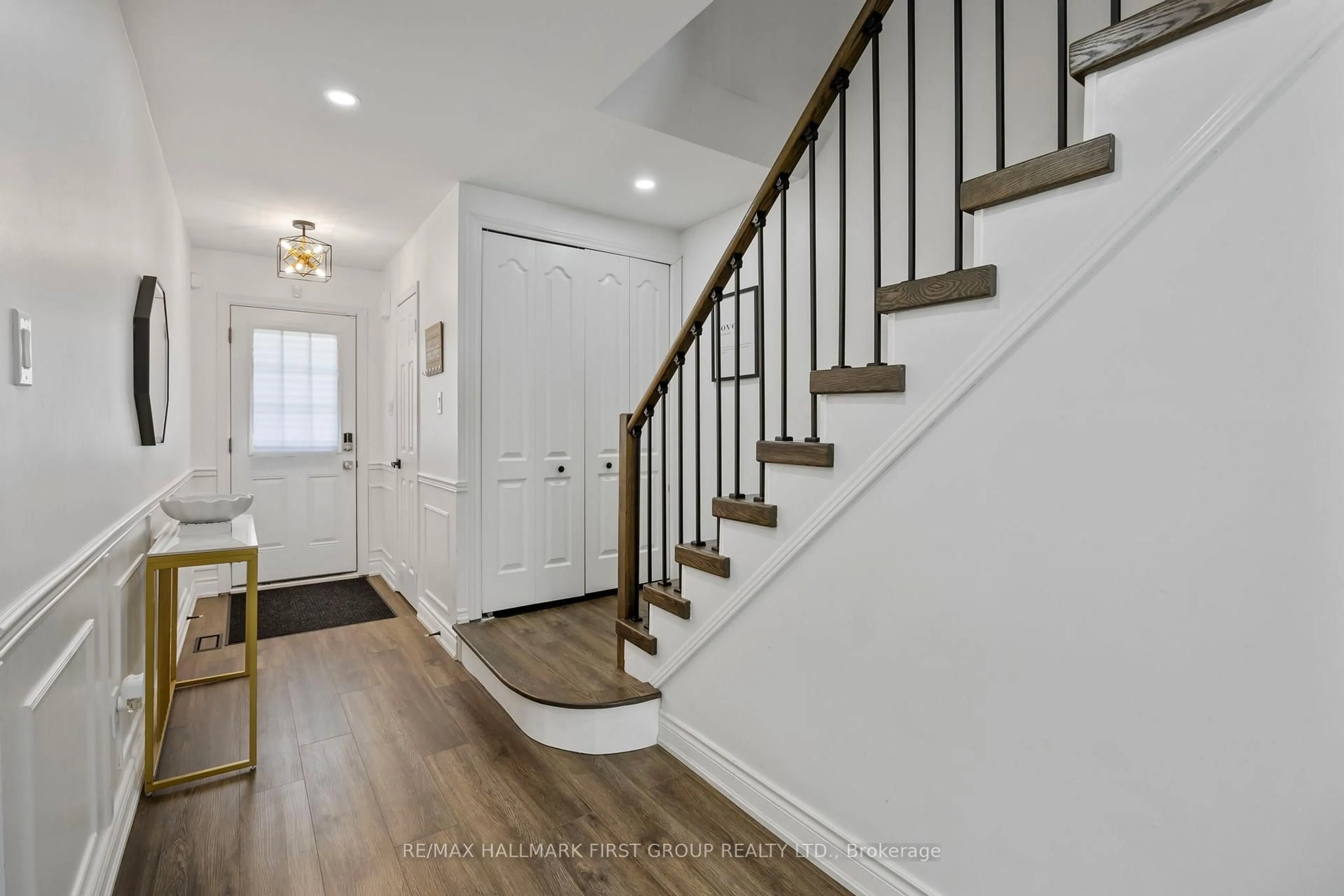 Indoor entryway for 10 Bassett Blvd #216, Whitby Ontario L1N 9C8