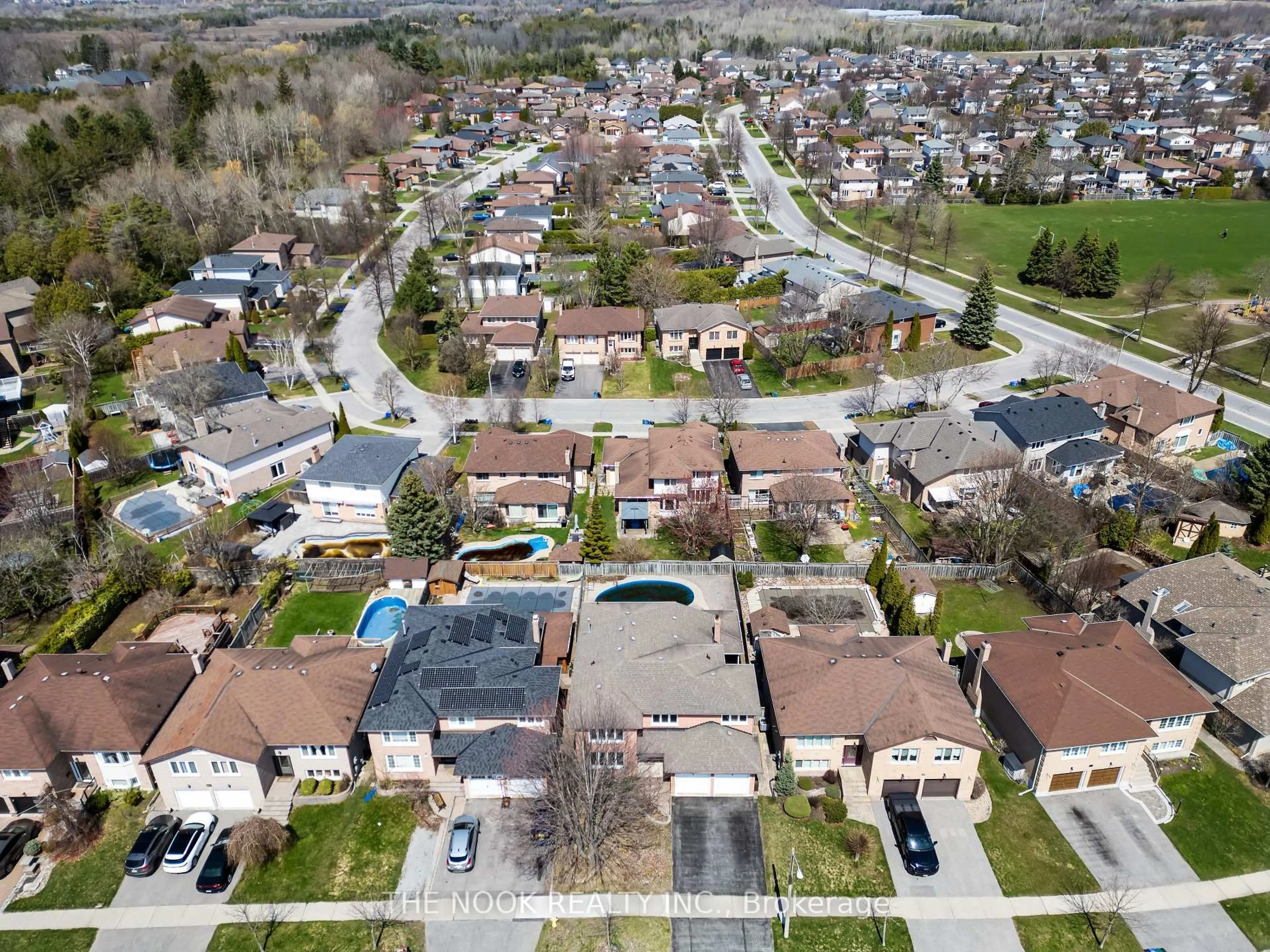 A pic from outside/outdoor area/front of a property/back of a property/a pic from drone, street for 98 Devondale St, Clarington Ontario L1E 2A1
