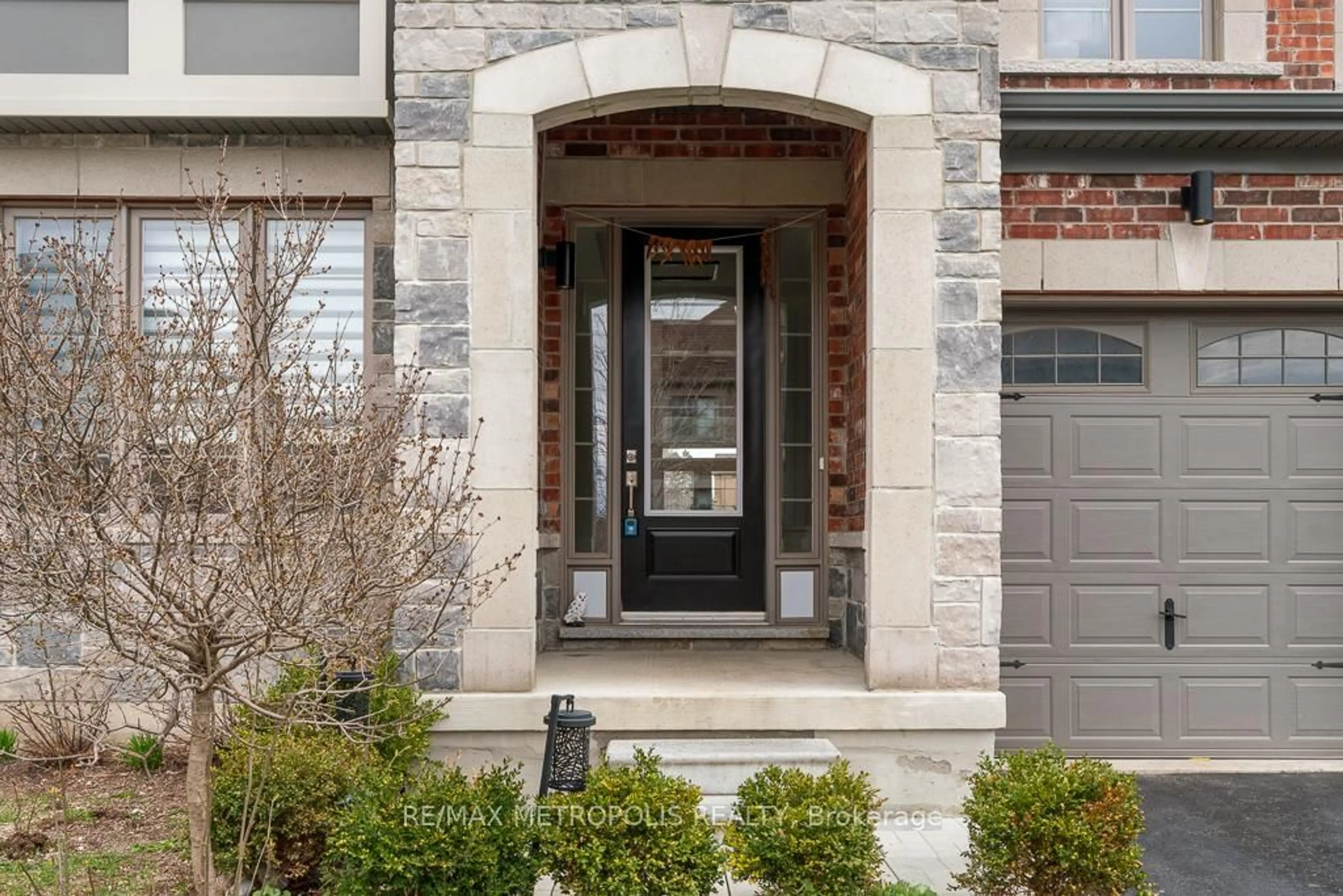 Home with brick exterior material, street for 42 Blenheim Circ, Whitby Ontario L1P 0E2