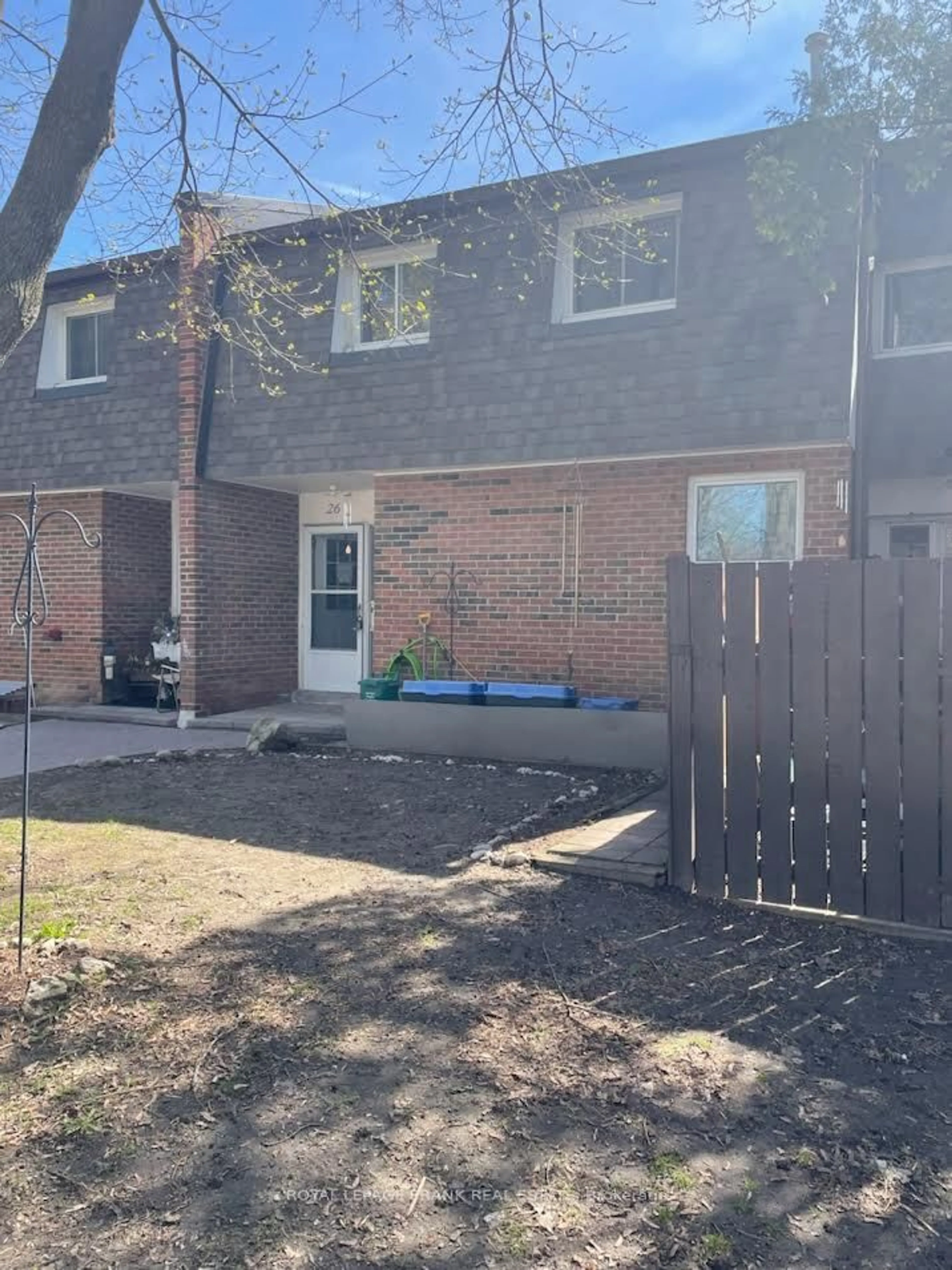 Unknown for 101 Dovedale Dr #26, Whitby Ontario L1N 1Z7