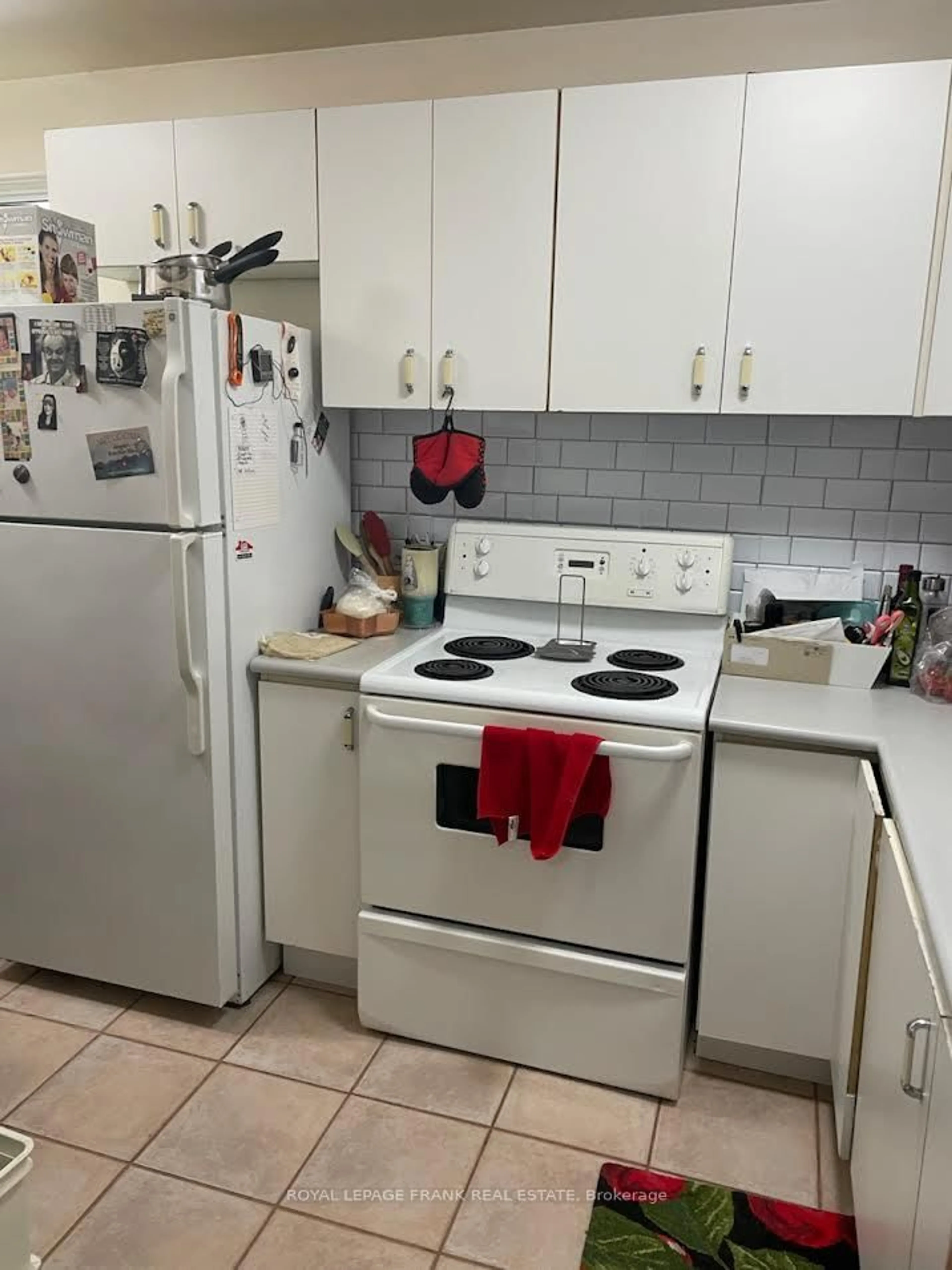 Standard kitchen, unknown for 101 Dovedale Dr #26, Whitby Ontario L1N 1Z7