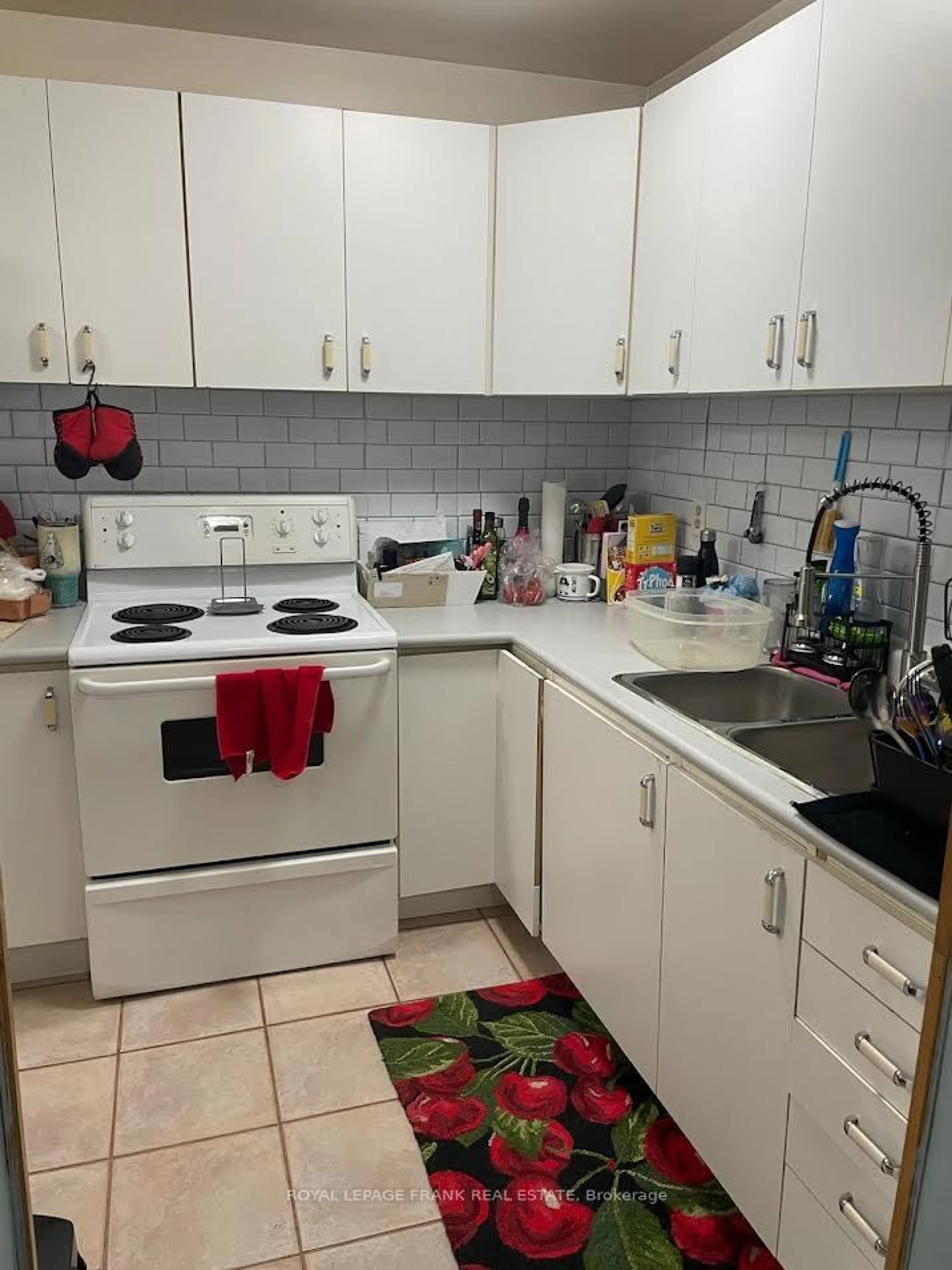 Standard kitchen, unknown for 101 Dovedale Dr #26, Whitby Ontario L1N 1Z7