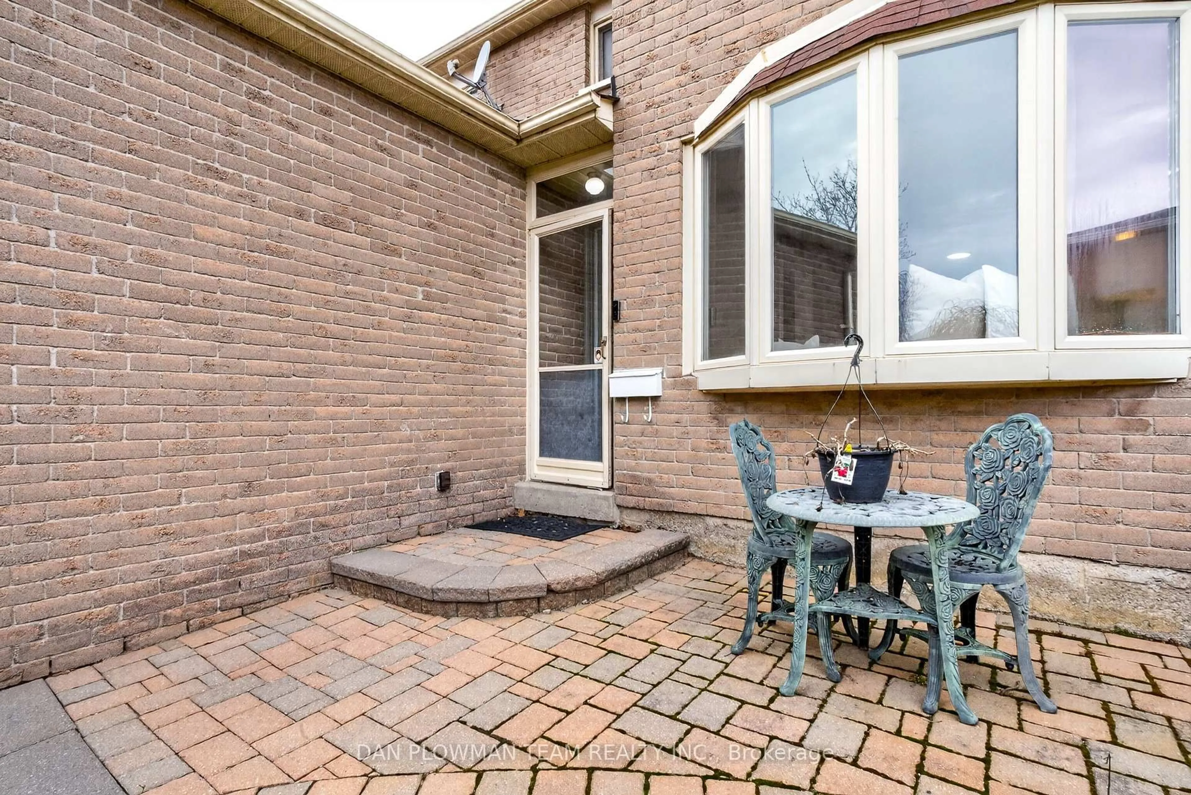 Patio, street for 15 Gardiner Dr, Ajax Ontario L1S 5Z1