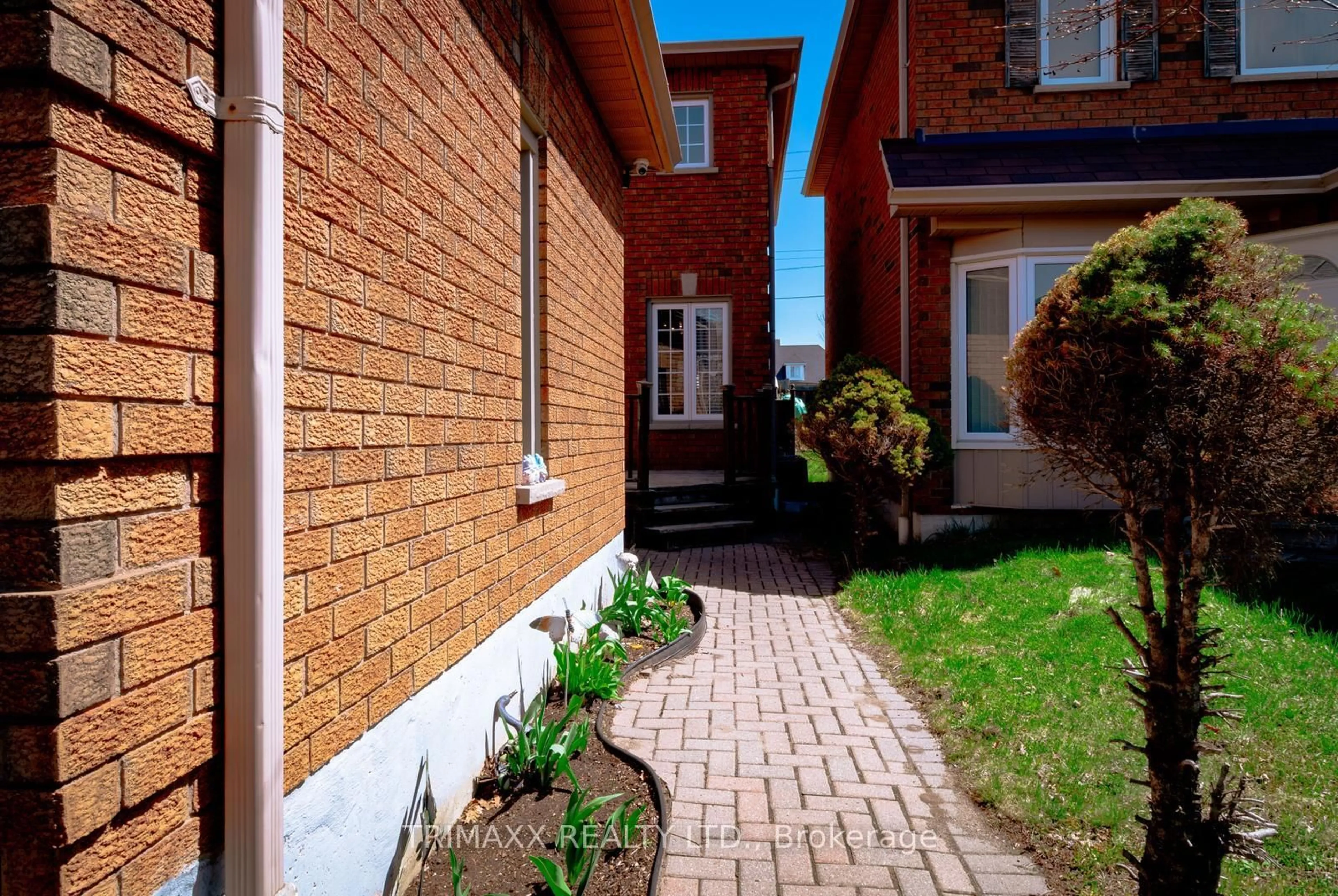 Home with brick exterior material, street for 92 Hartrick Pl, Whitby Ontario L1R 2C3