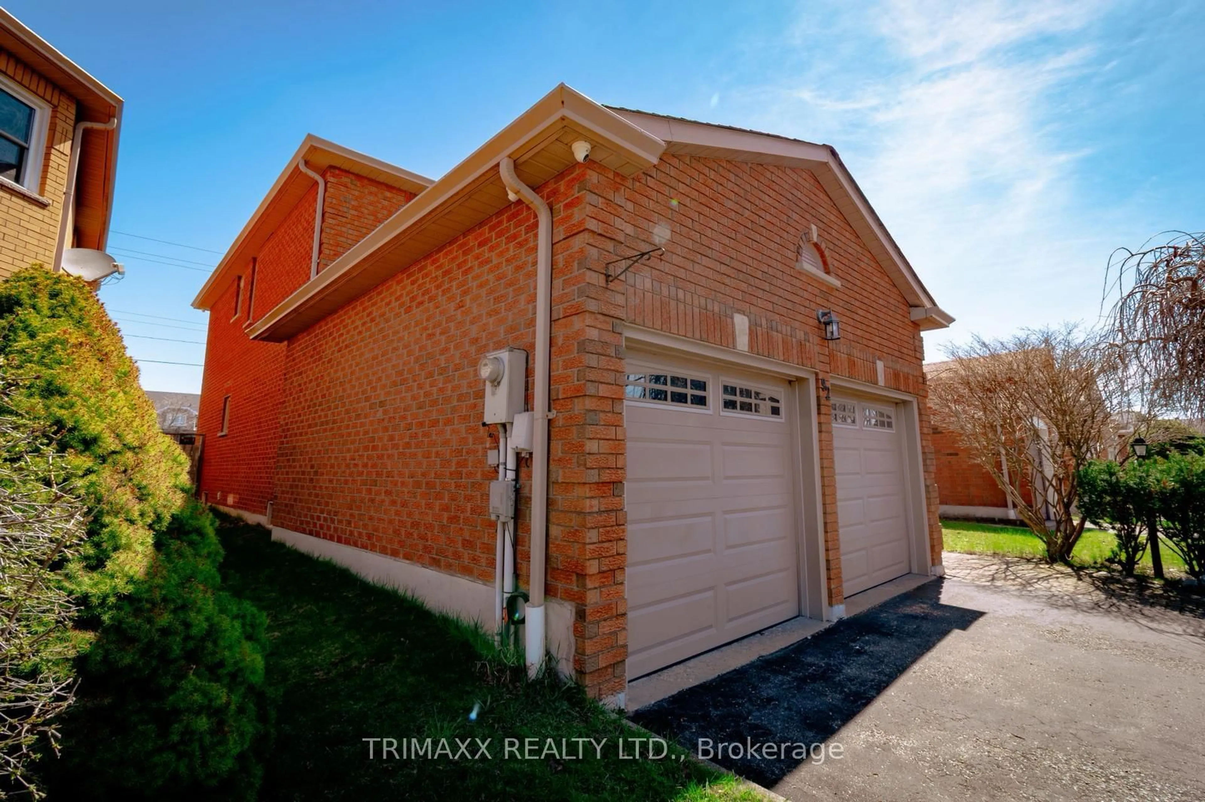 Home with brick exterior material, street for 92 Hartrick Pl, Whitby Ontario L1R 2C3