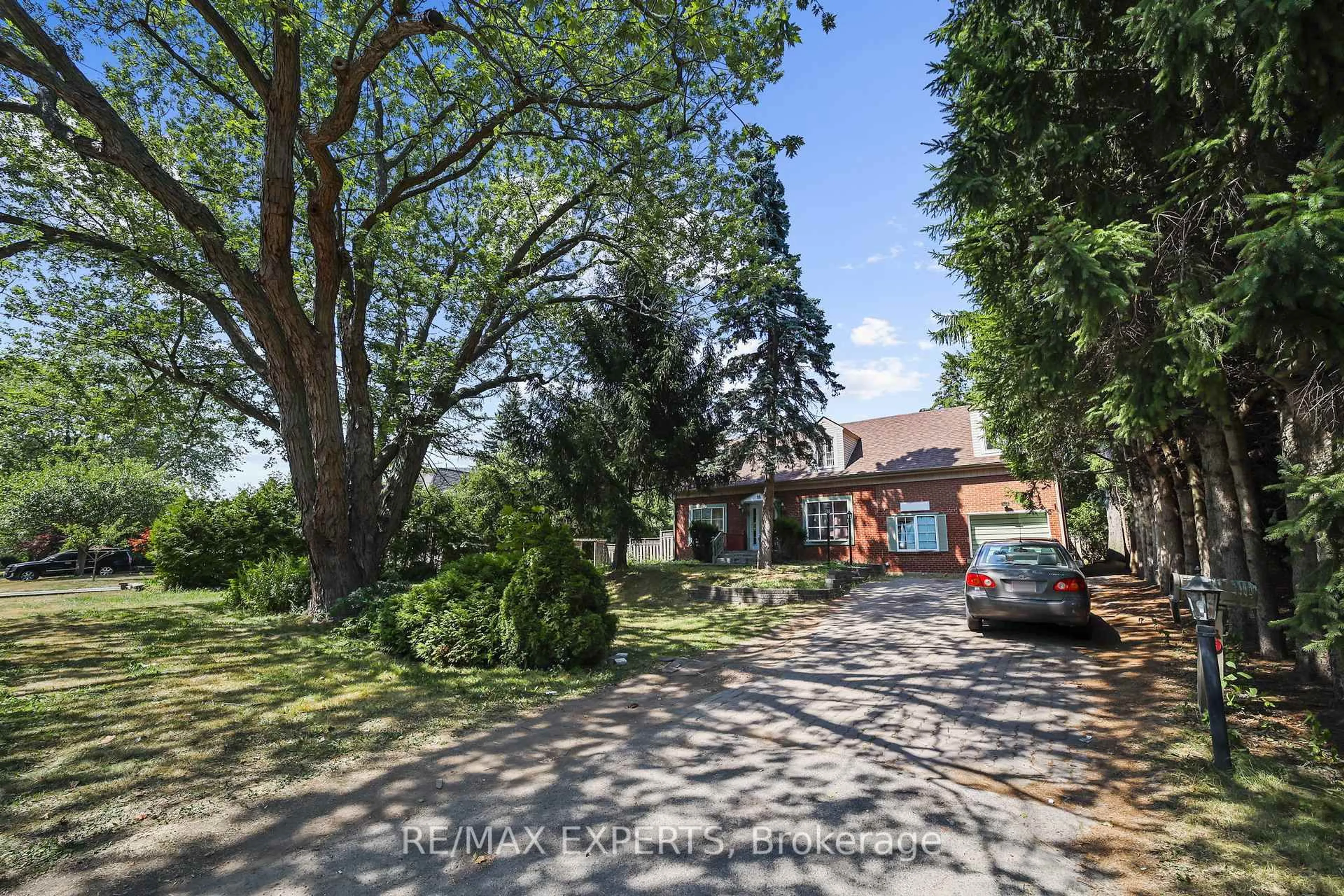 A pic from outside/outdoor area/front of a property/back of a property/a pic from drone, street for 16 Bellehaven Cres, Toronto Ontario M1M 1H3
