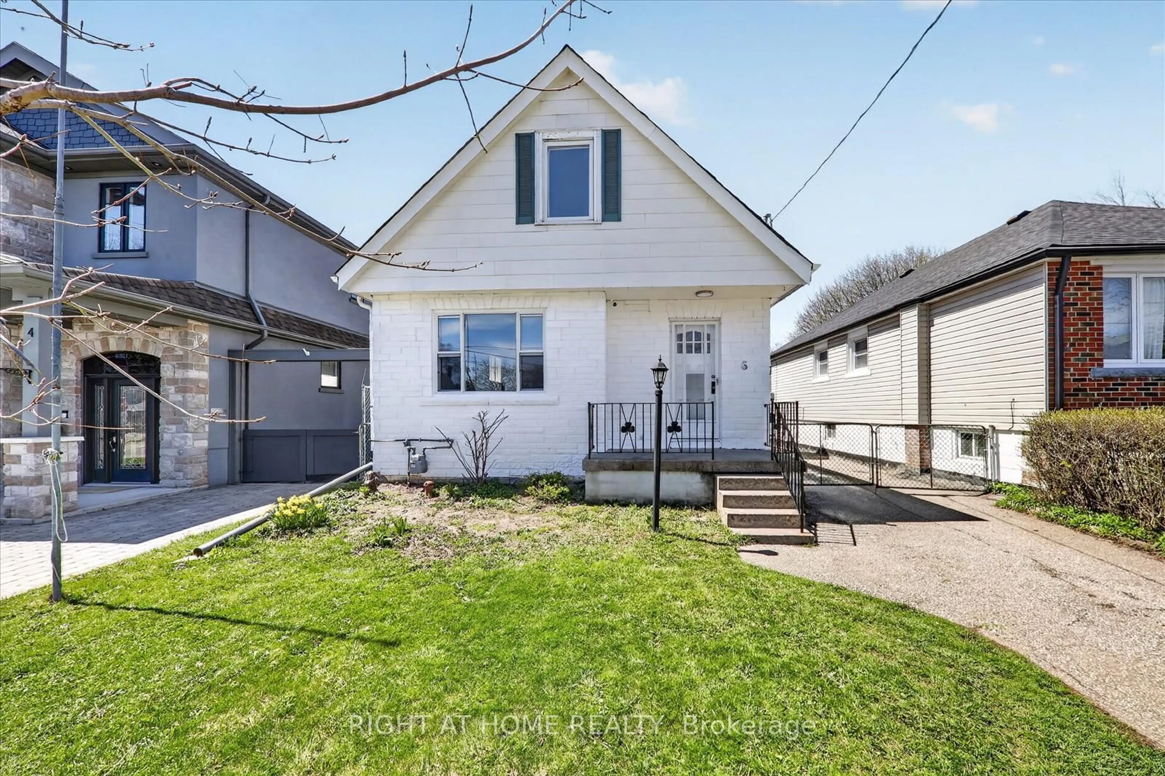 Unknown for 6 Vanbrugh Ave, Toronto Ontario M1N 3S7