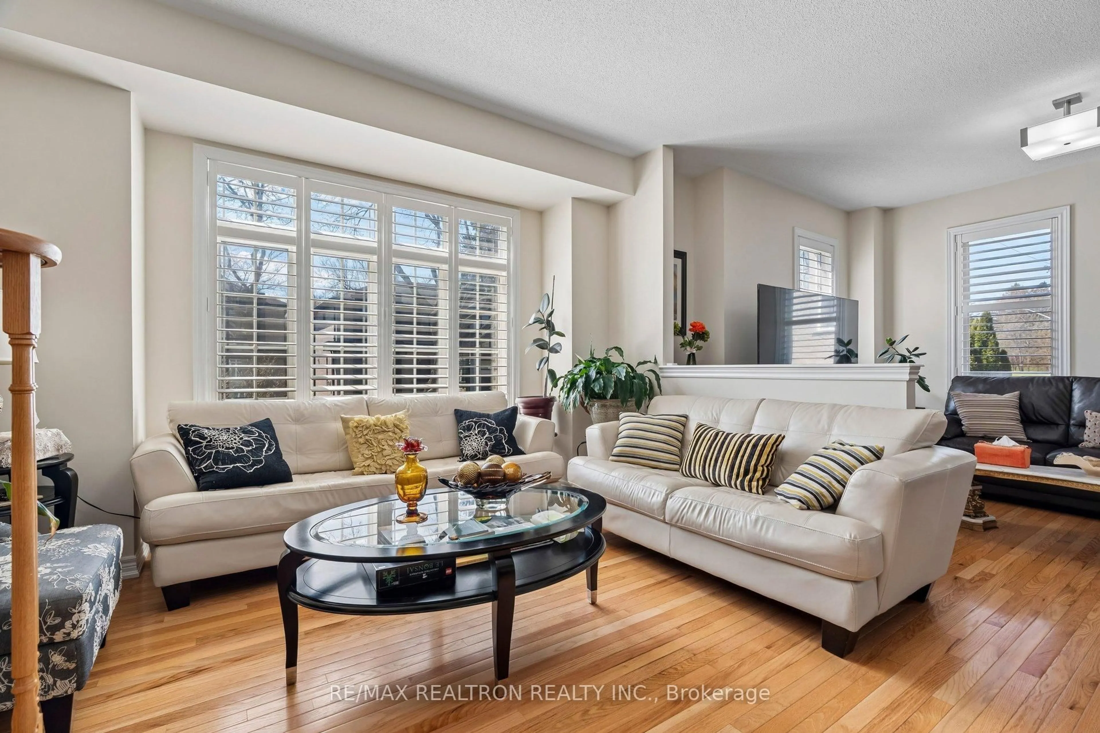 Living room with furniture, unknown for 12 Dale Ave, Toronto Ontario M1J 3J5