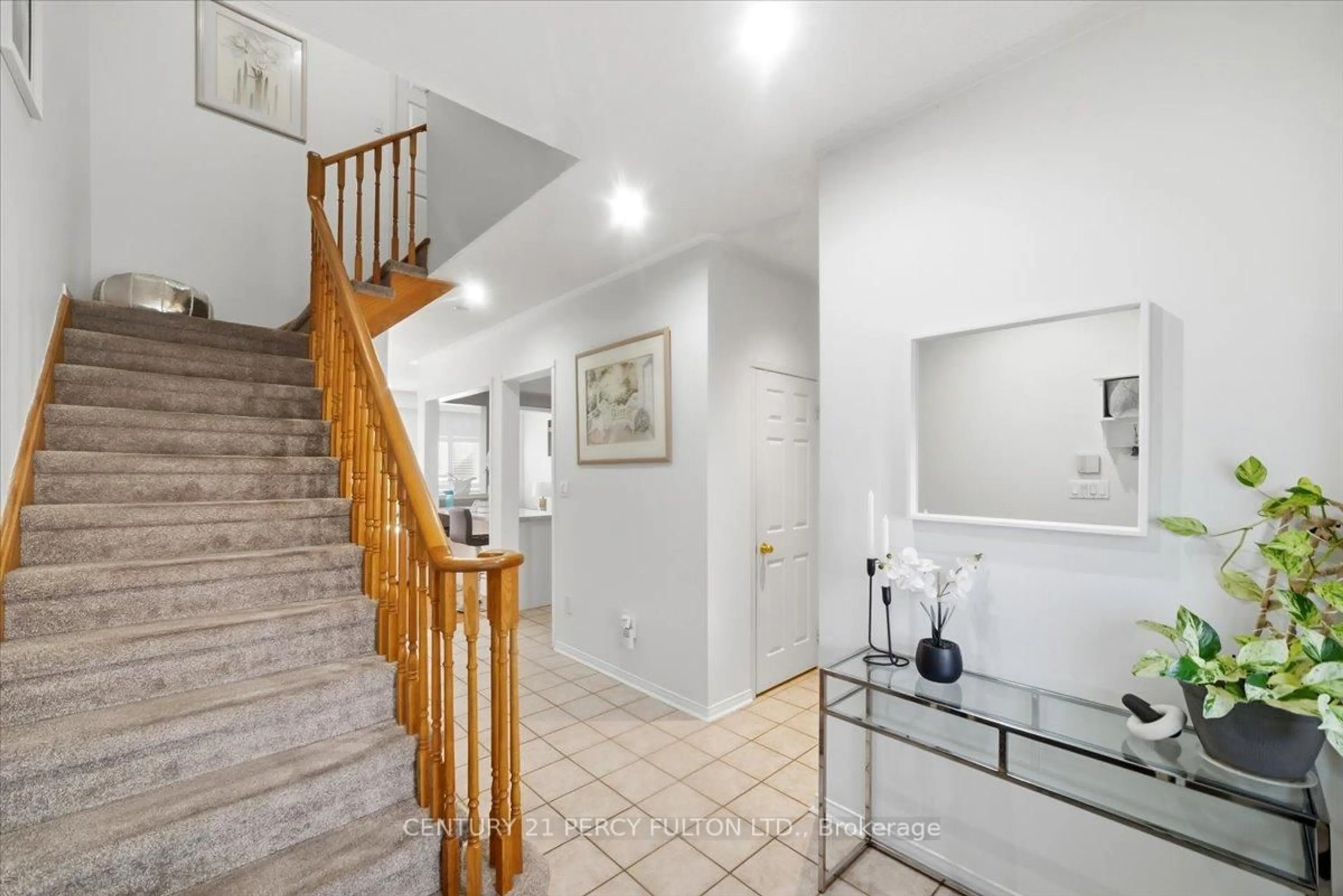 Indoor foyer for 1991 Treetop Way, Pickering Ontario L1V 7C8