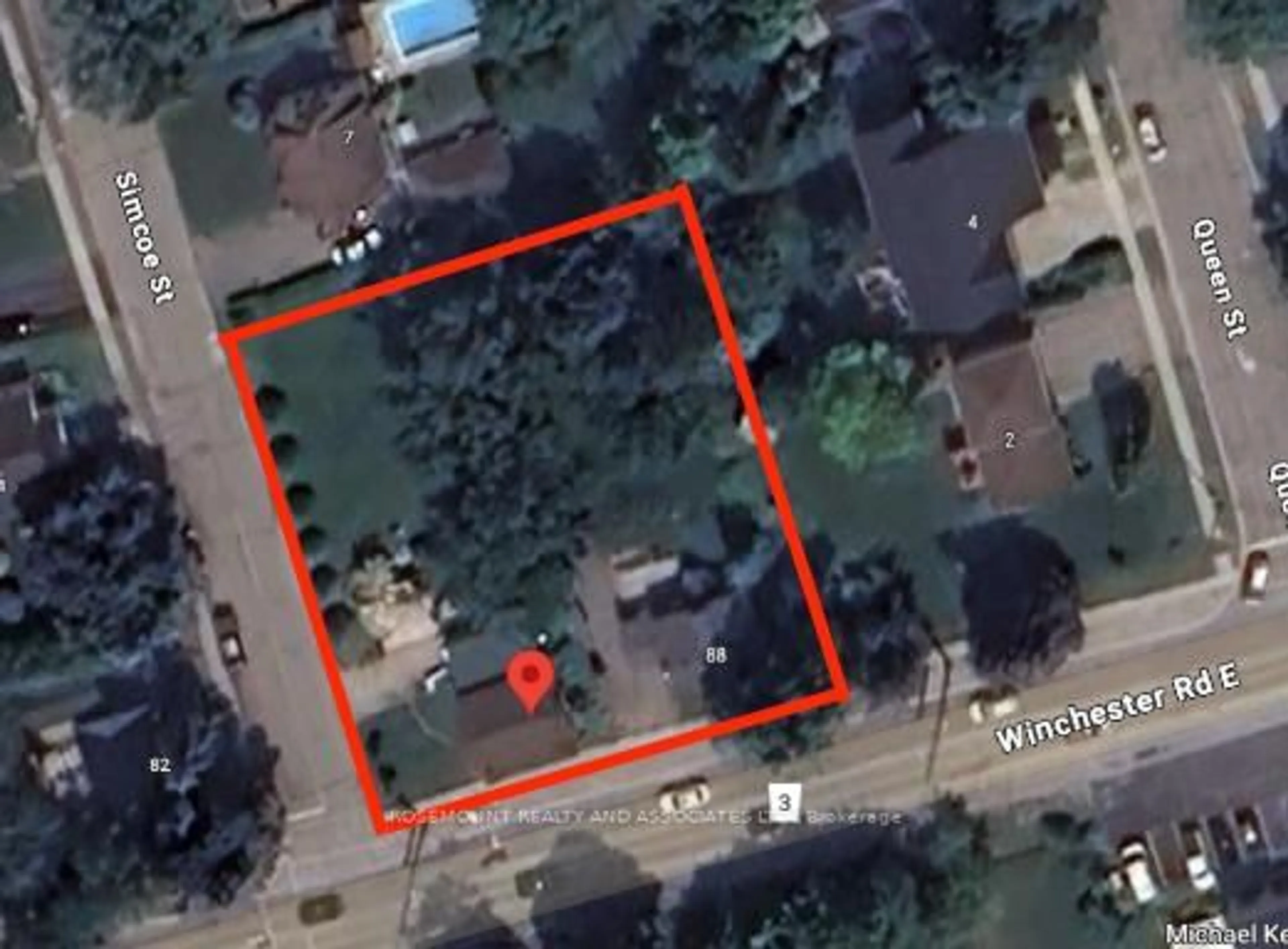 A pic from outside/outdoor area/front of a property/back of a property/a pic from drone, street for 88 Winchester Rd, Whitby Ontario L1M 1B4