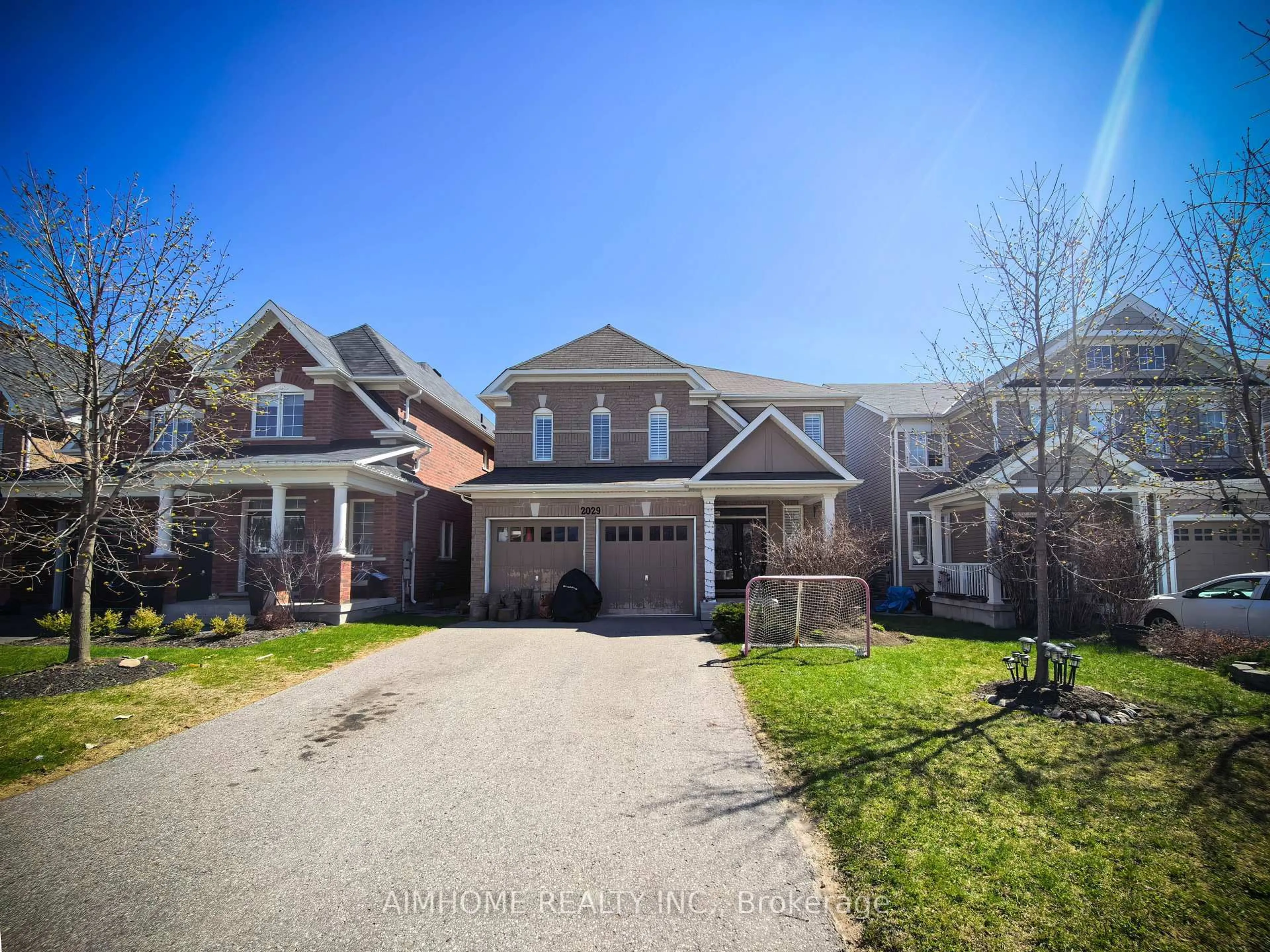 A pic from outside/outdoor area/front of a property/back of a property/a pic from drone, street for 2029 Kurelo Dr, Oshawa Ontario L1K 0W7
