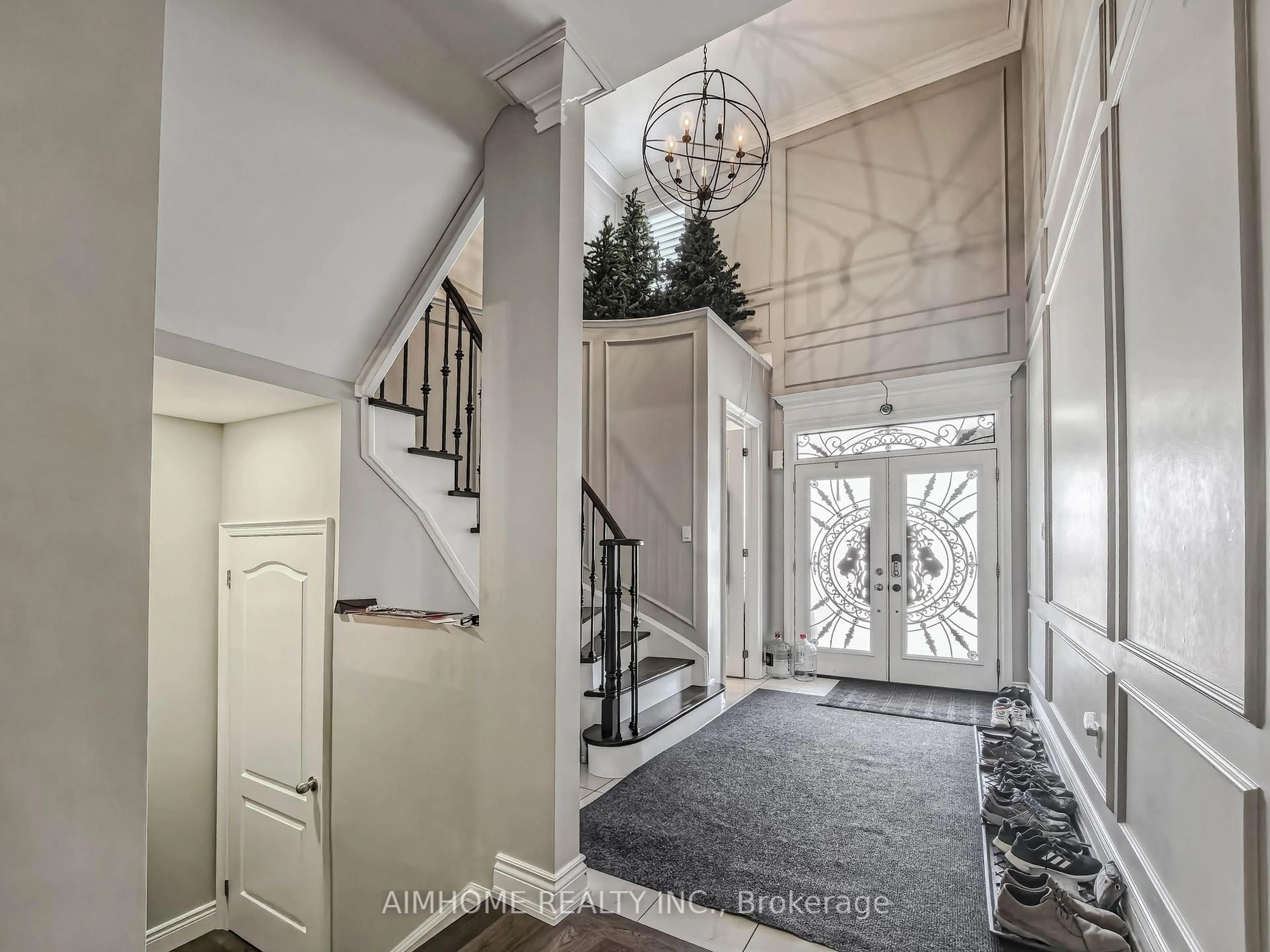 Indoor entryway for 2029 Kurelo Dr, Oshawa Ontario L1K 0W7