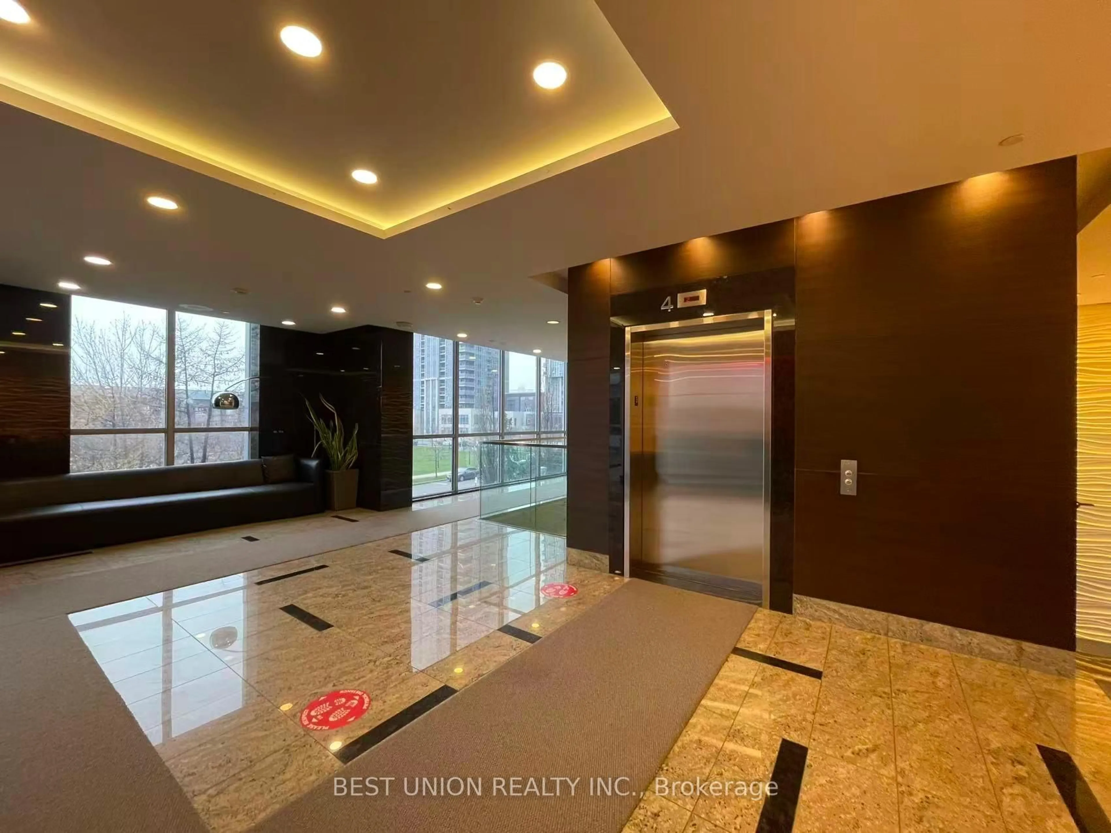 Indoor foyer for 181 Village Green Sq #PH20, Toronto Ontario M1S 0L3