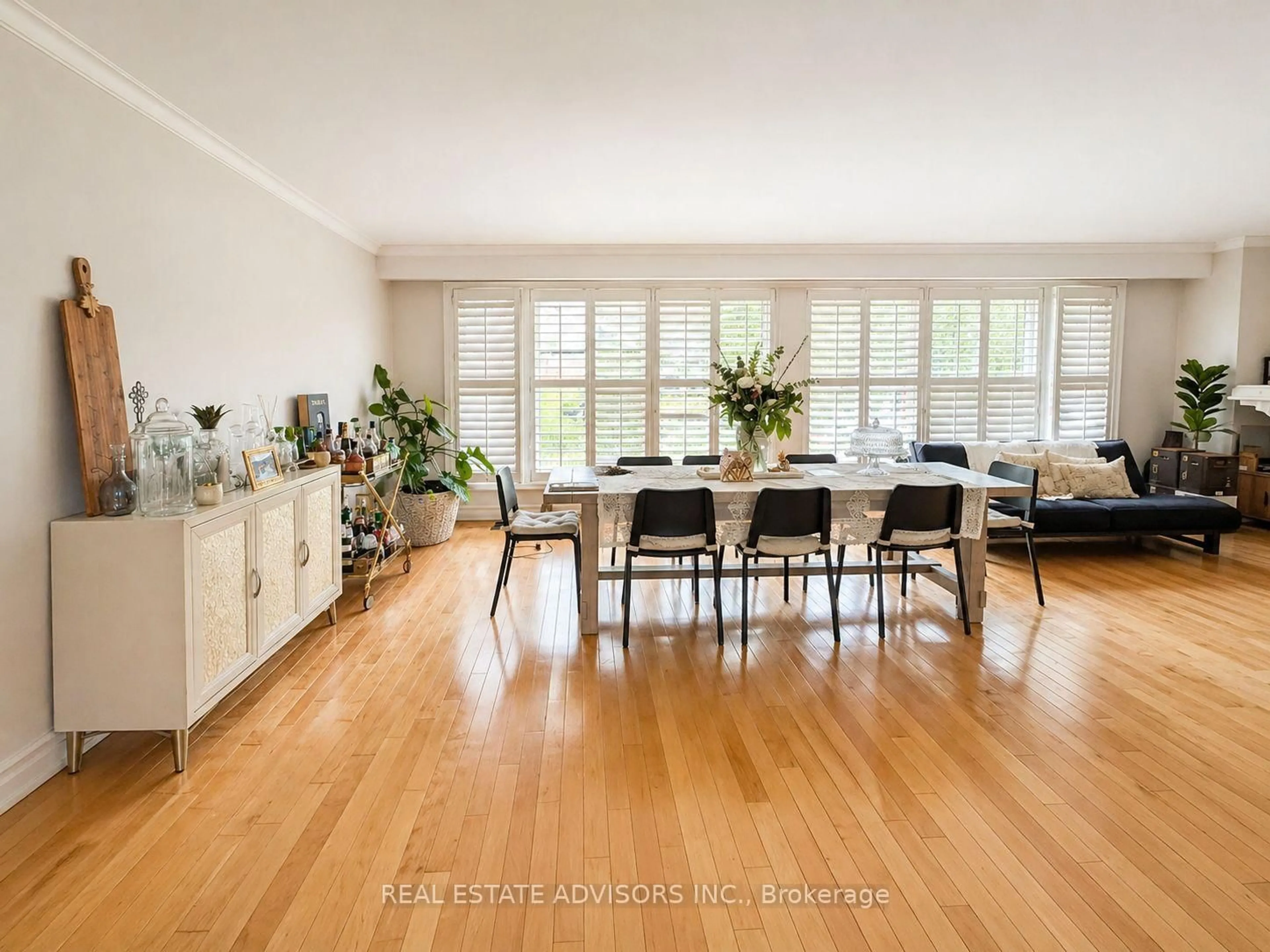 Dining room, wood/laminate floor for 1 Lakehill Cres, Toronto Ontario M1M 1E5