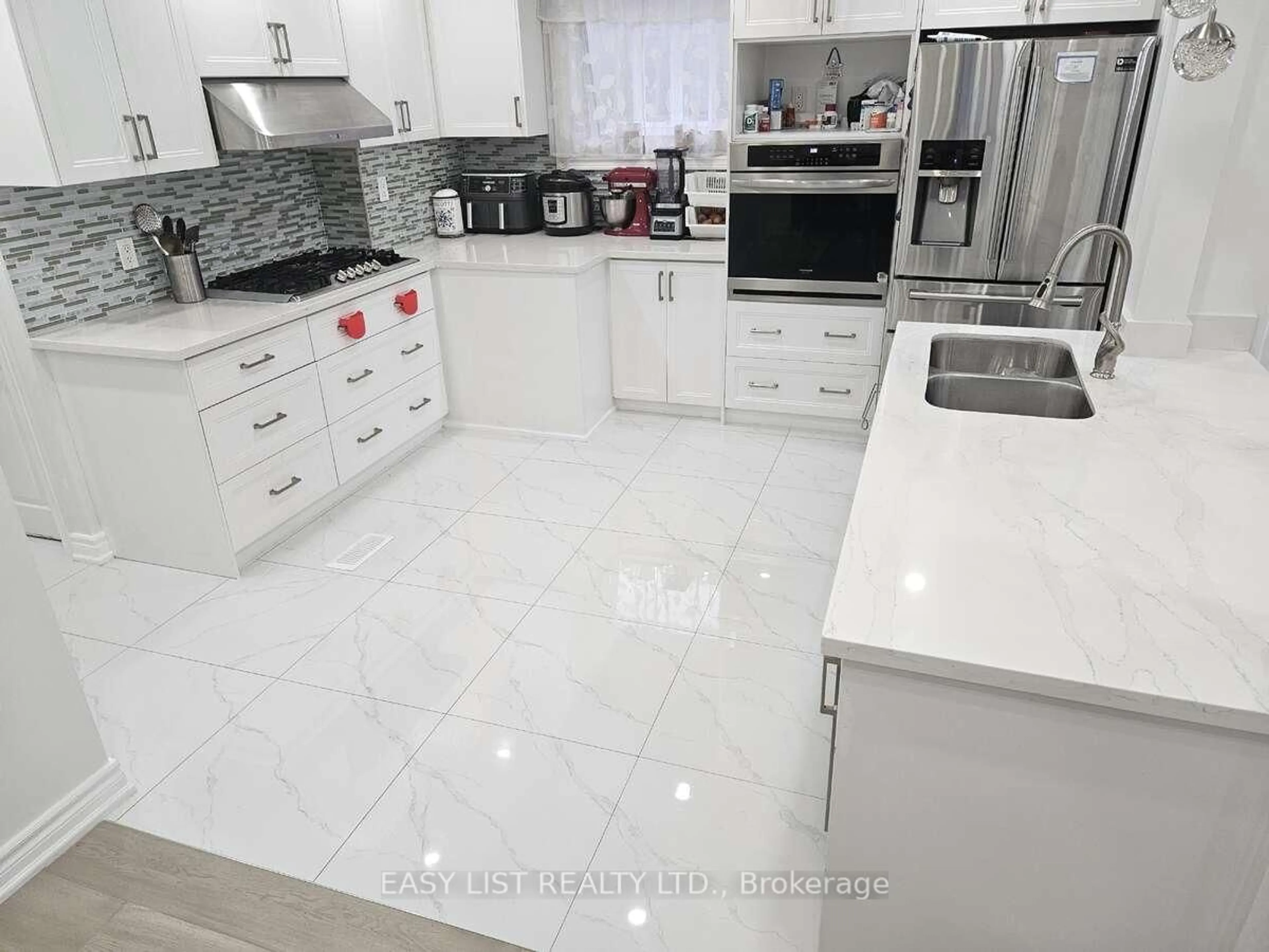 Contemporary kitchen, ceramic/tile floor for 15 Barnes Cres, Toronto Ontario M1G 1Z8
