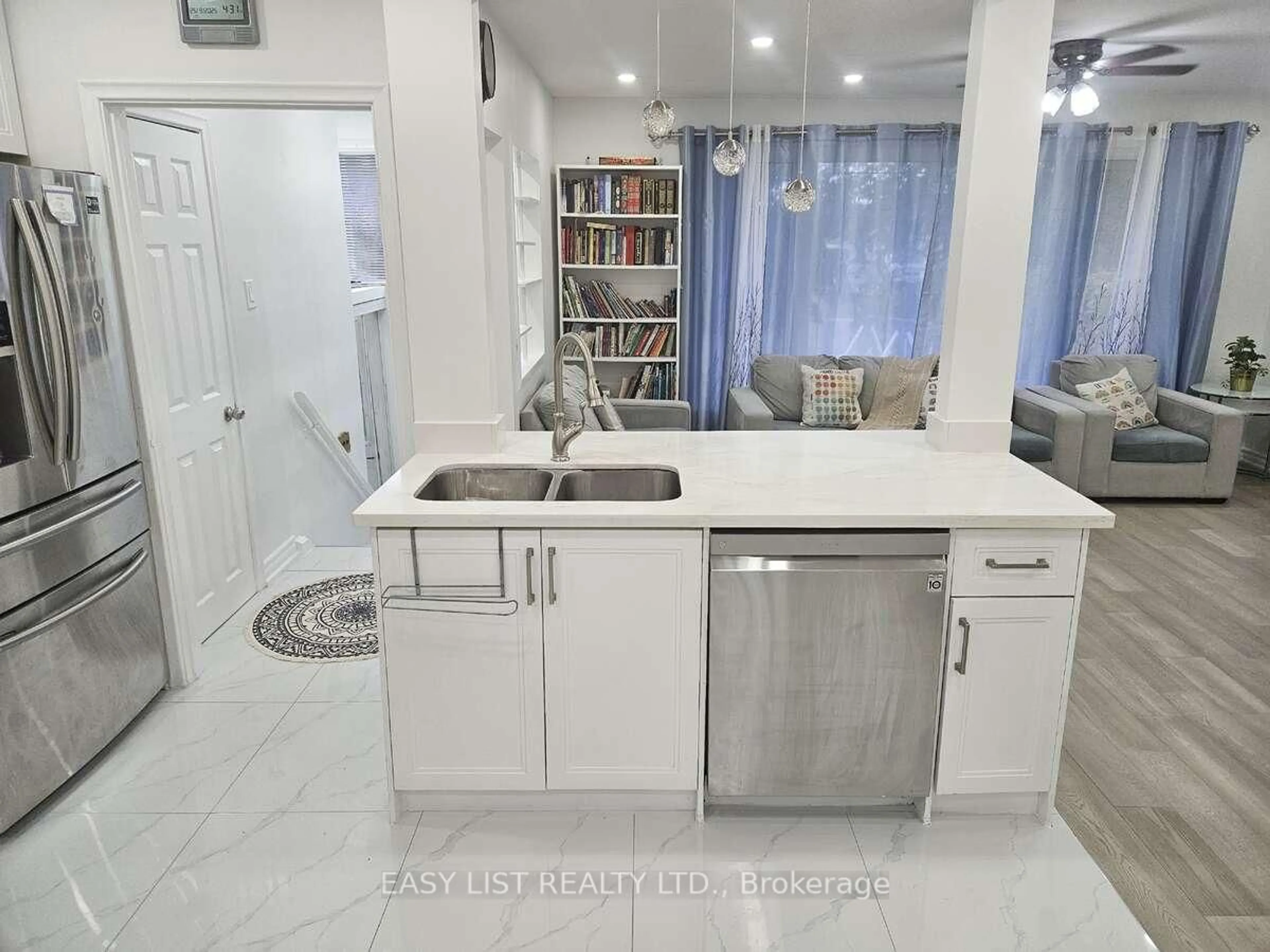 Contemporary kitchen, ceramic/tile floor for 15 Barnes Cres, Toronto Ontario M1G 1Z8