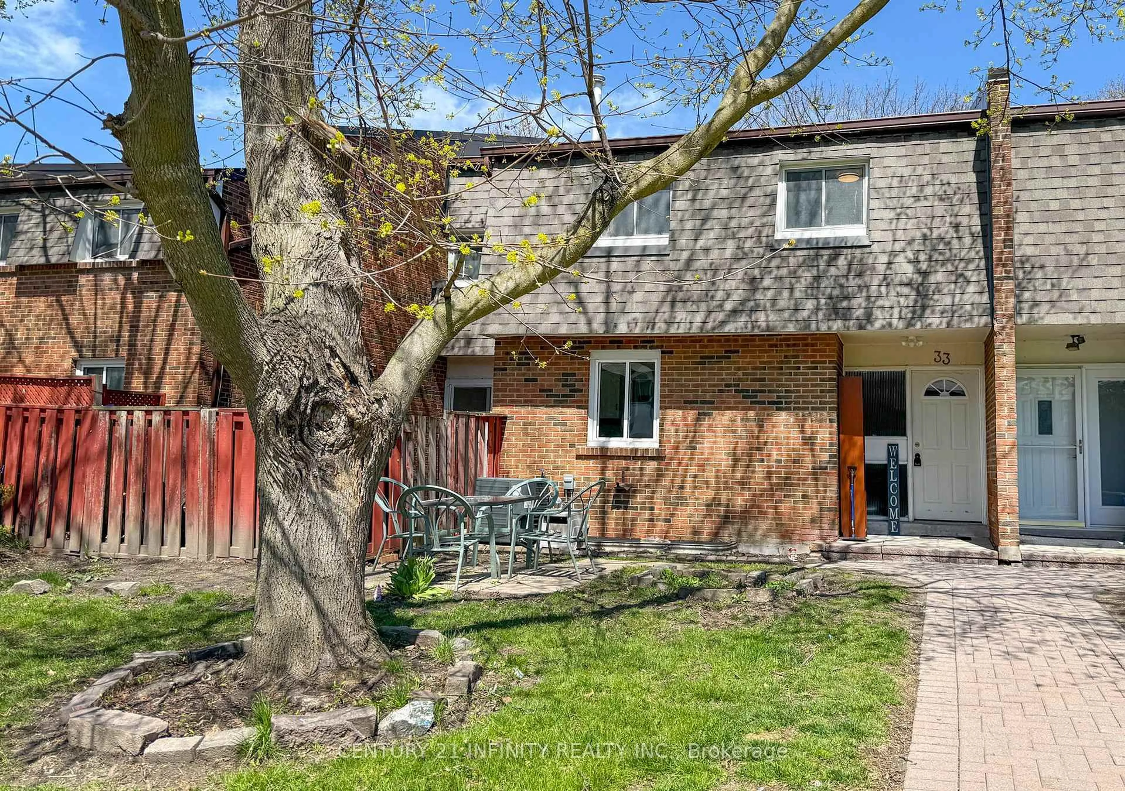 Patio, street for 101 Dovedale Dr #33, Whitby Ontario L1N 1Z7