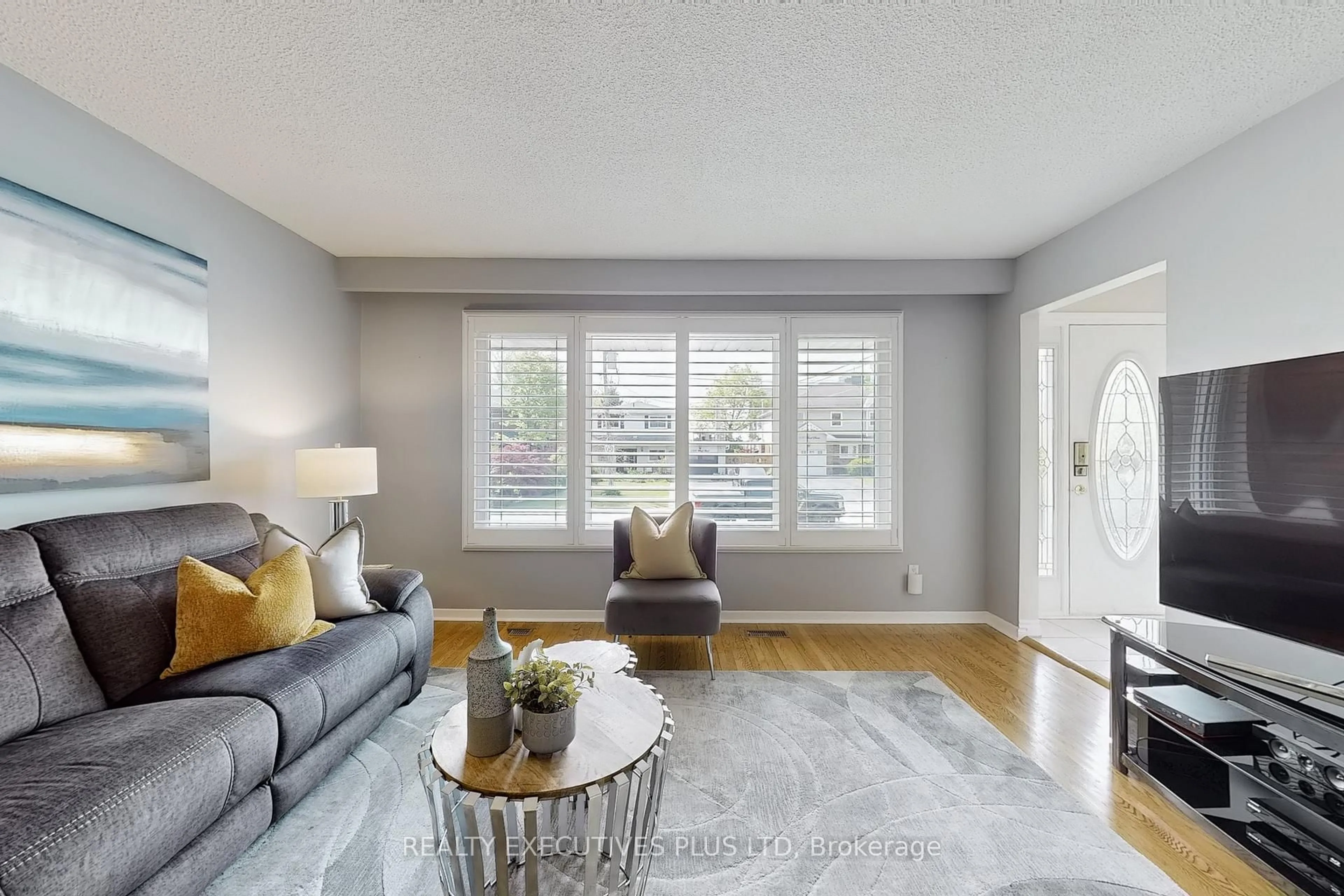 Living room with furniture, unknown for 1304 Wharf St, Pickering Ontario L1W 1A4