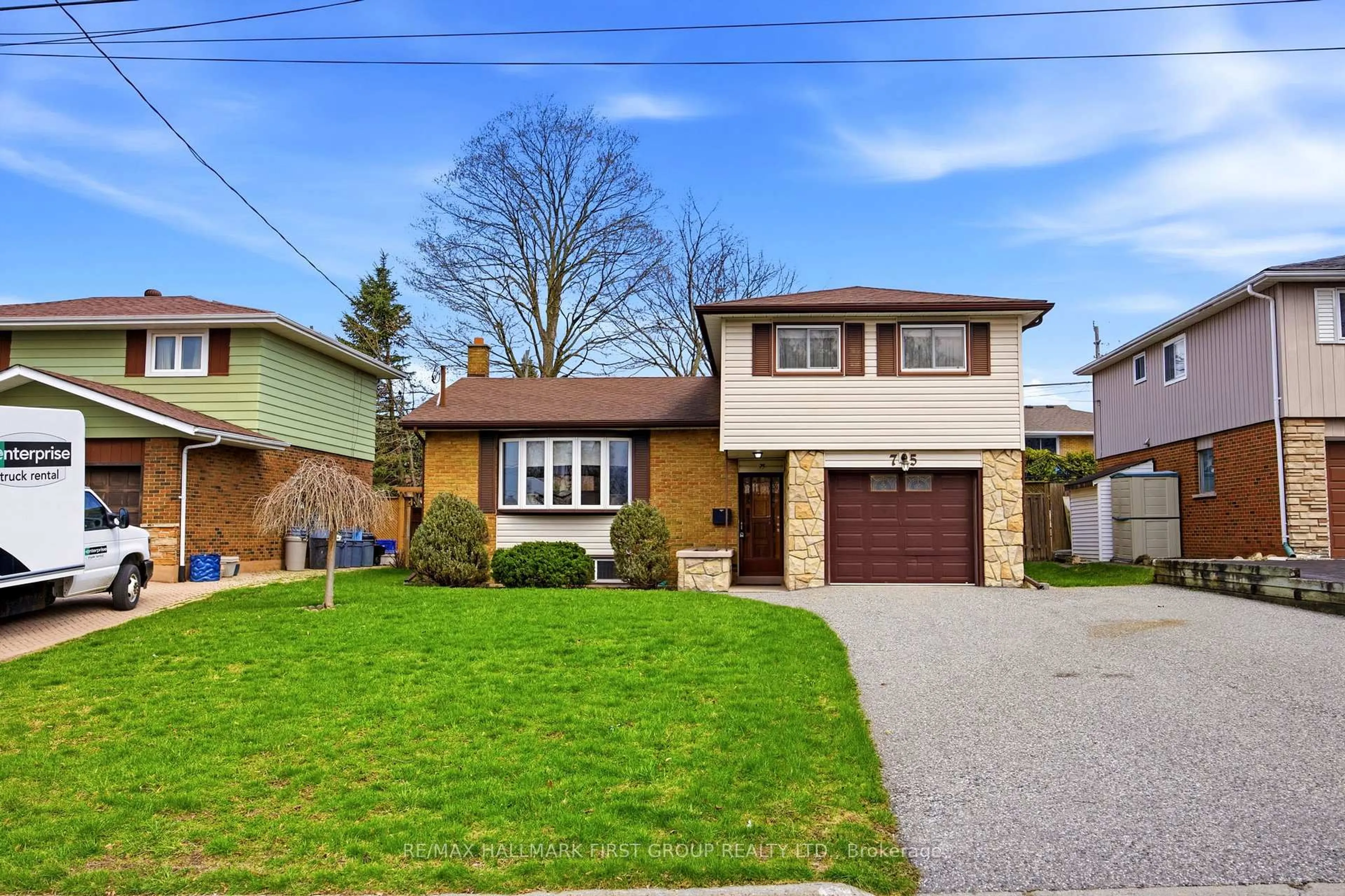 Home with brick exterior material, street for 75 Thorncliffe St, Oshawa Ontario L1H 7H1