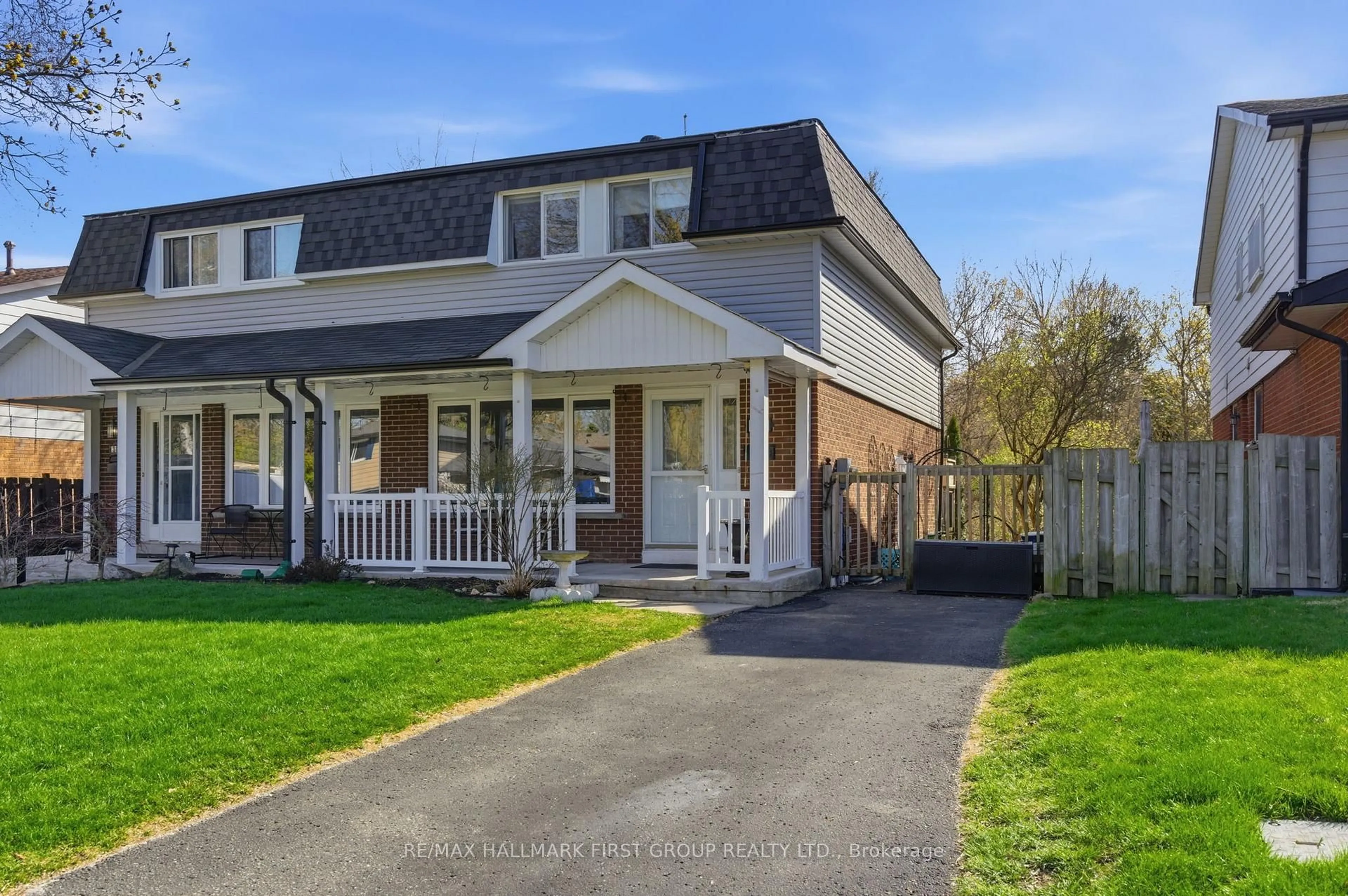 Home with vinyl exterior material, street for 384 Camelot Crt, Oshawa Ontario L1G 6P7