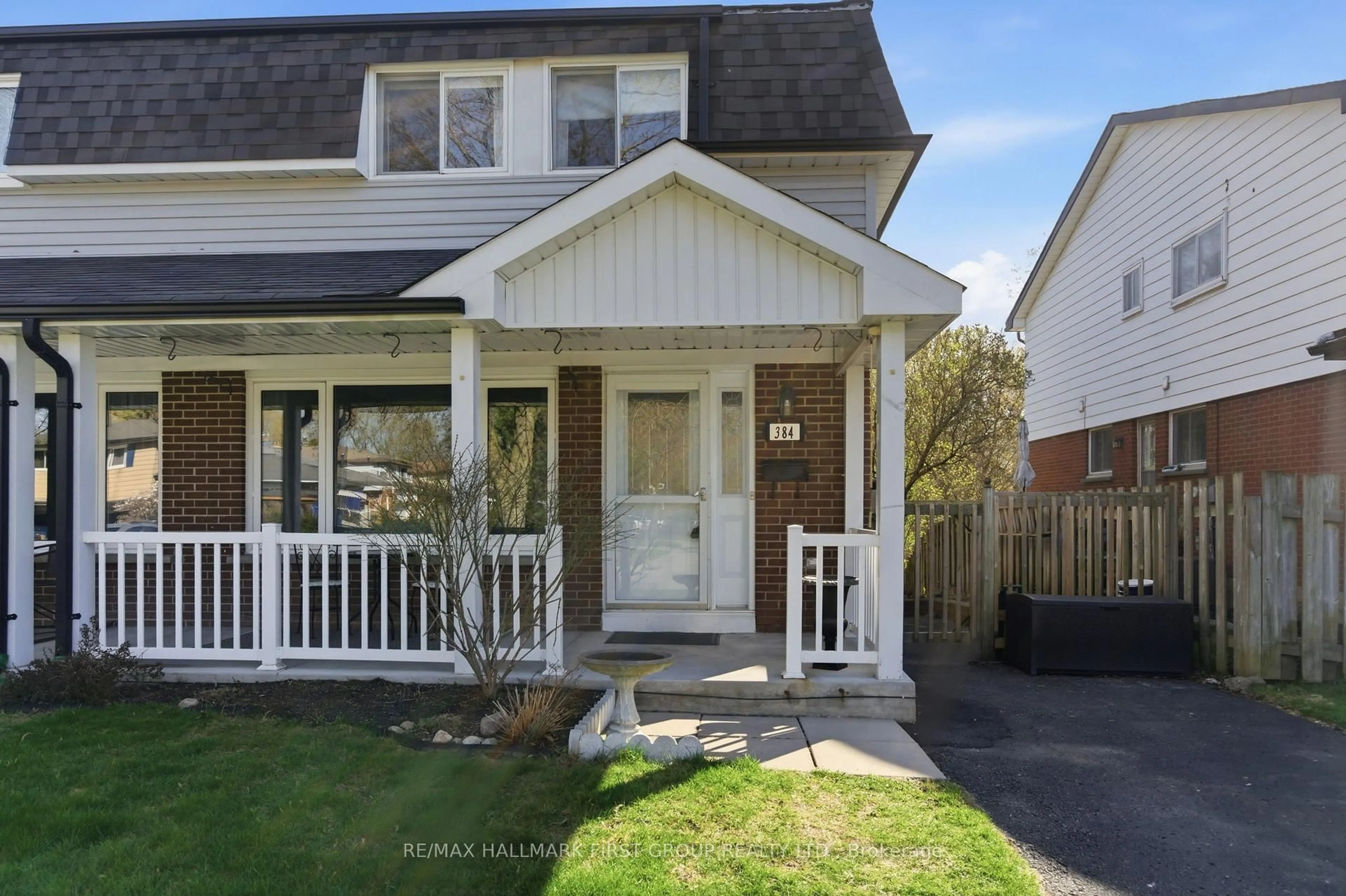 Home with vinyl exterior material, street for 384 Camelot Crt, Oshawa Ontario L1G 6P7