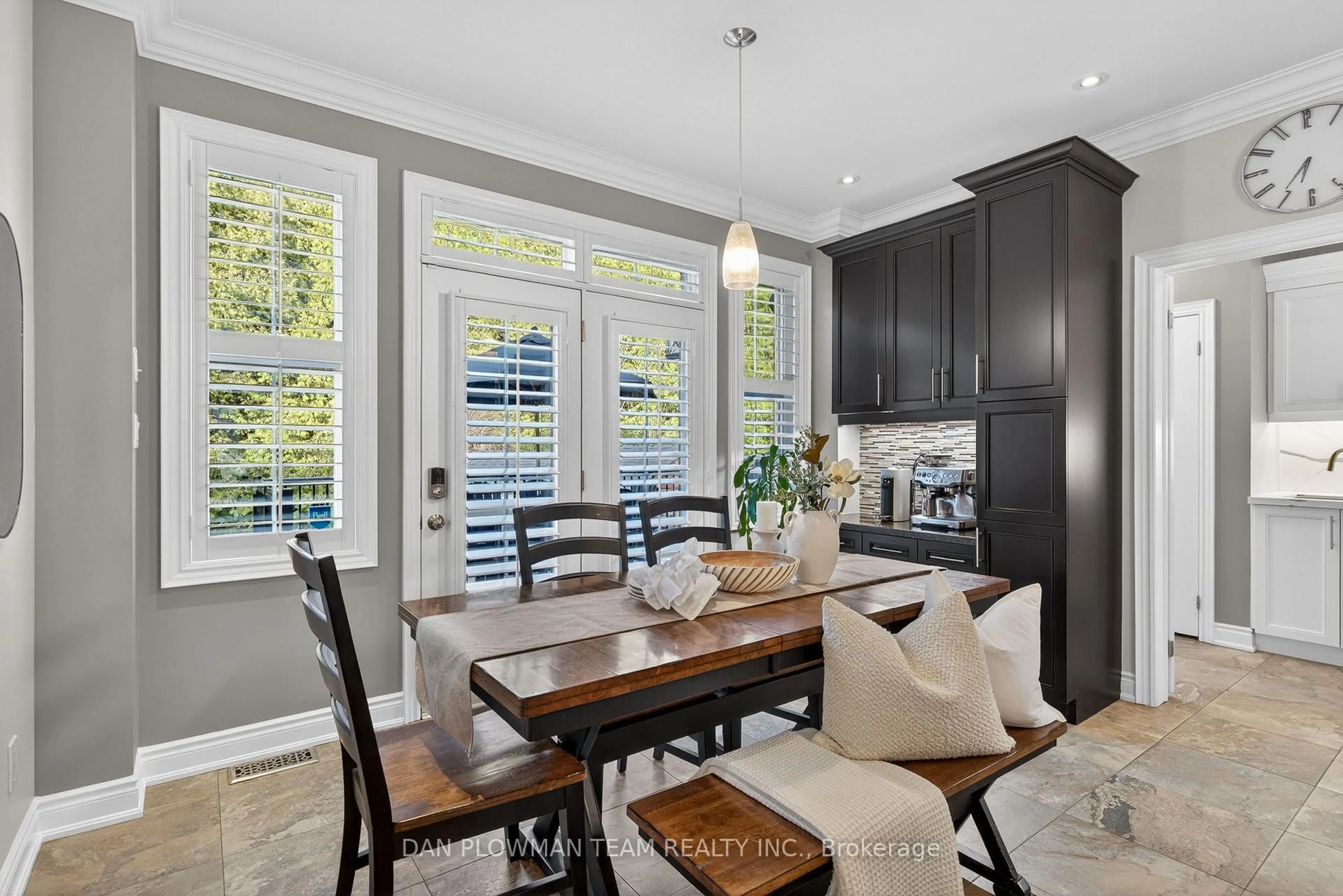 Open concept kitchen, unknown for 4 Benington Crt, Whitby Ontario L1M 0H3