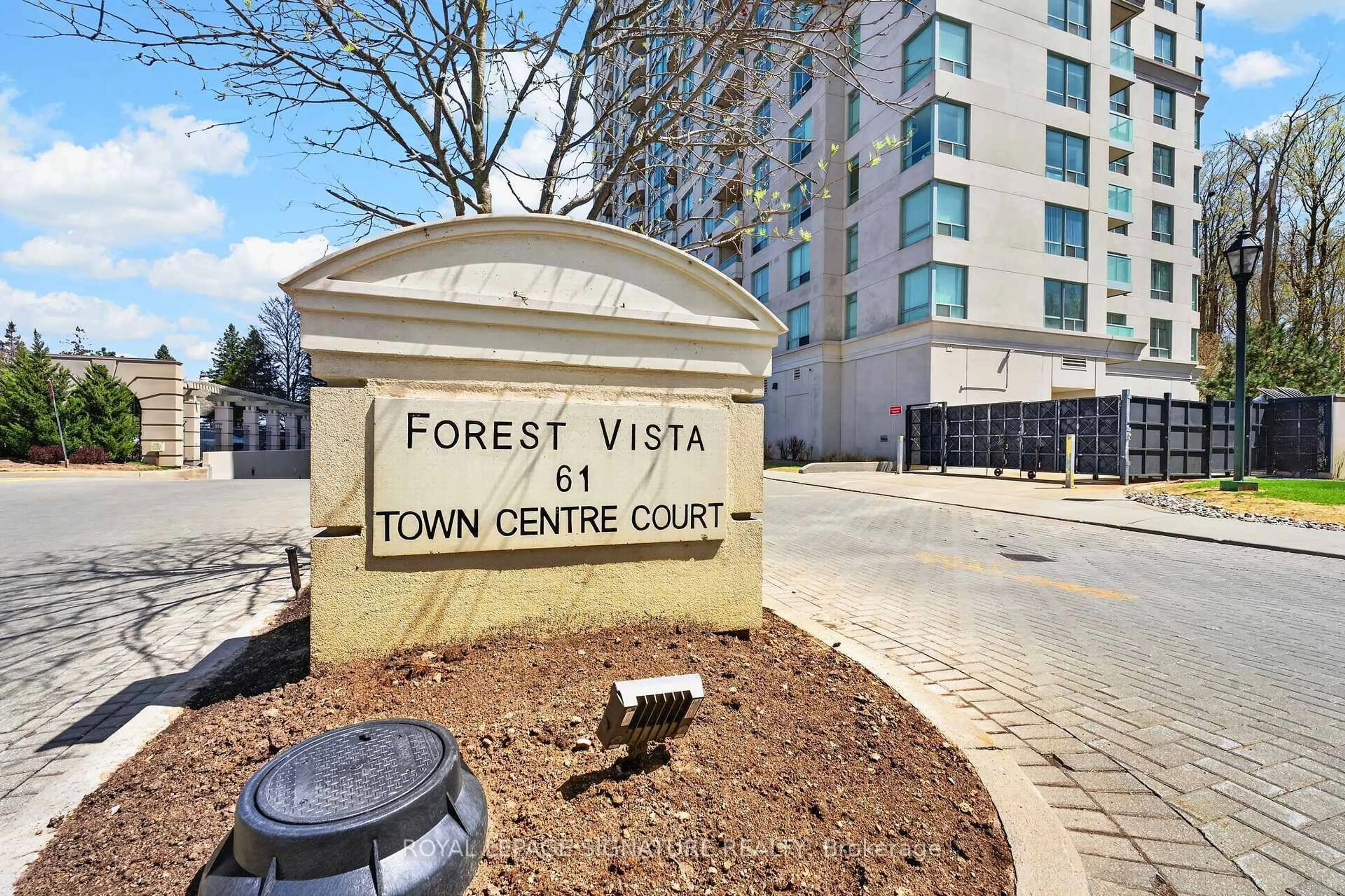 Indoor foyer for 61 Town Centre Crt #711, Toronto Ontario M1P 5C5