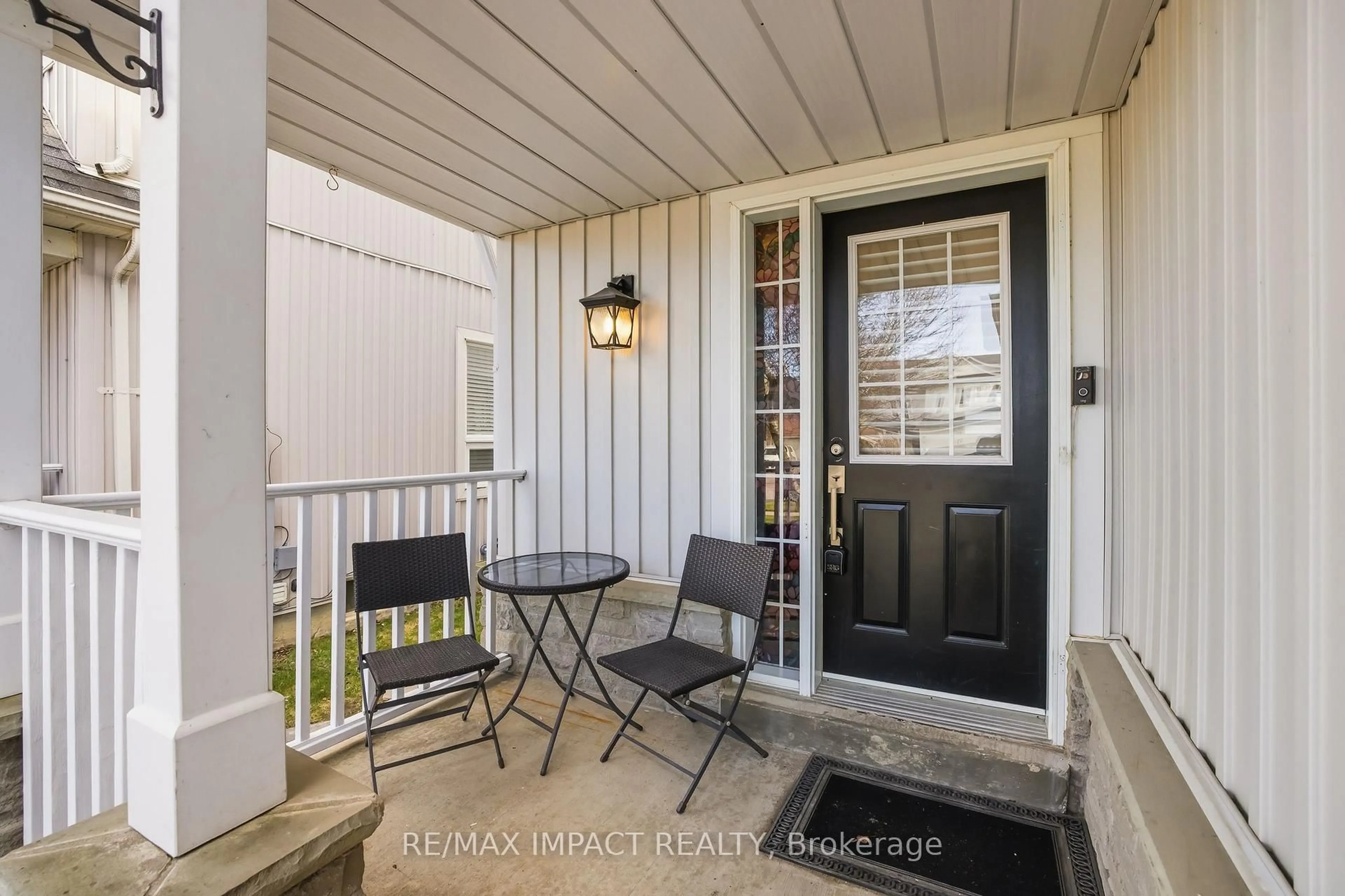 Indoor entryway for 31 Shipley Ave, Clarington Ontario L1B 1M7