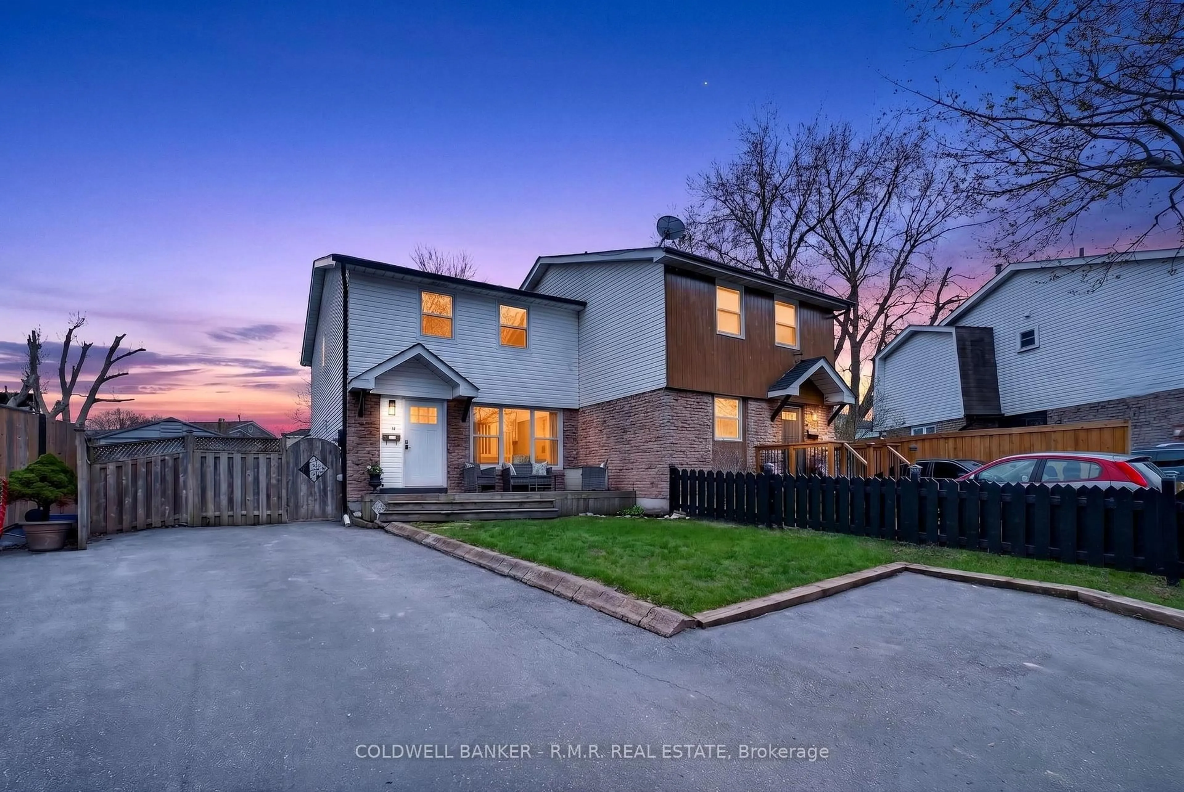 A pic from outside/outdoor area/front of a property/back of a property/a pic from drone, street for 479 Neptune Crt, Oshawa Ontario L1J 6C9