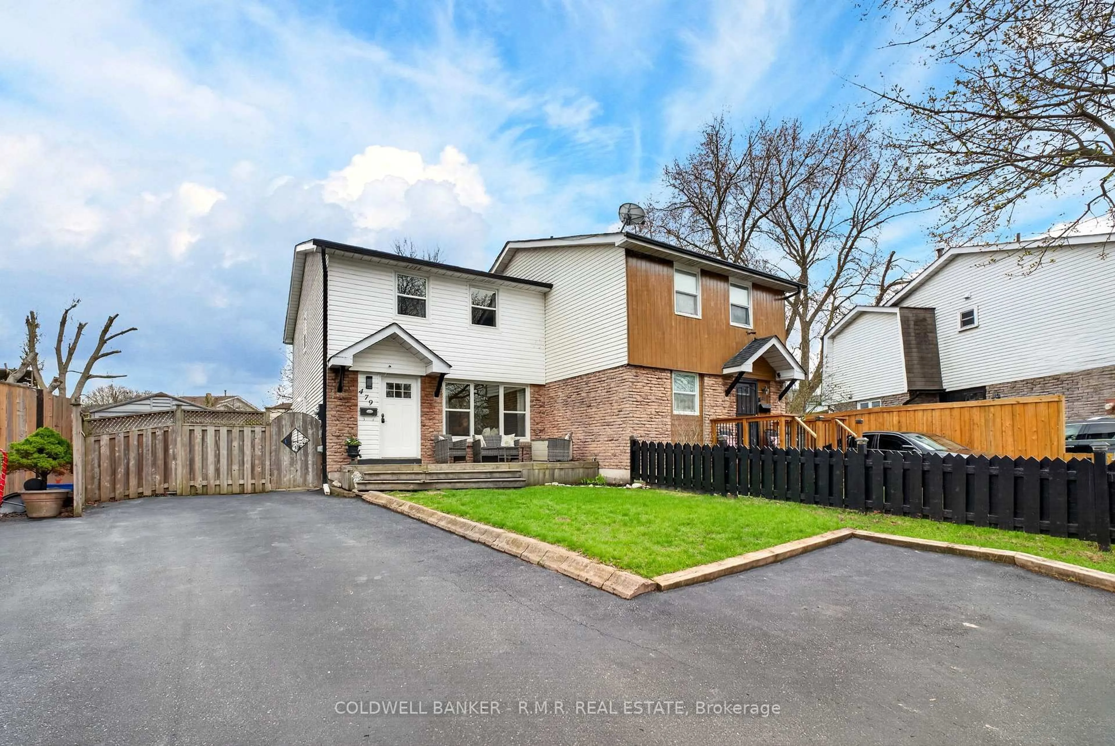 A pic from outside/outdoor area/front of a property/back of a property/a pic from drone, street for 479 Neptune Crt, Oshawa Ontario L1J 6C9