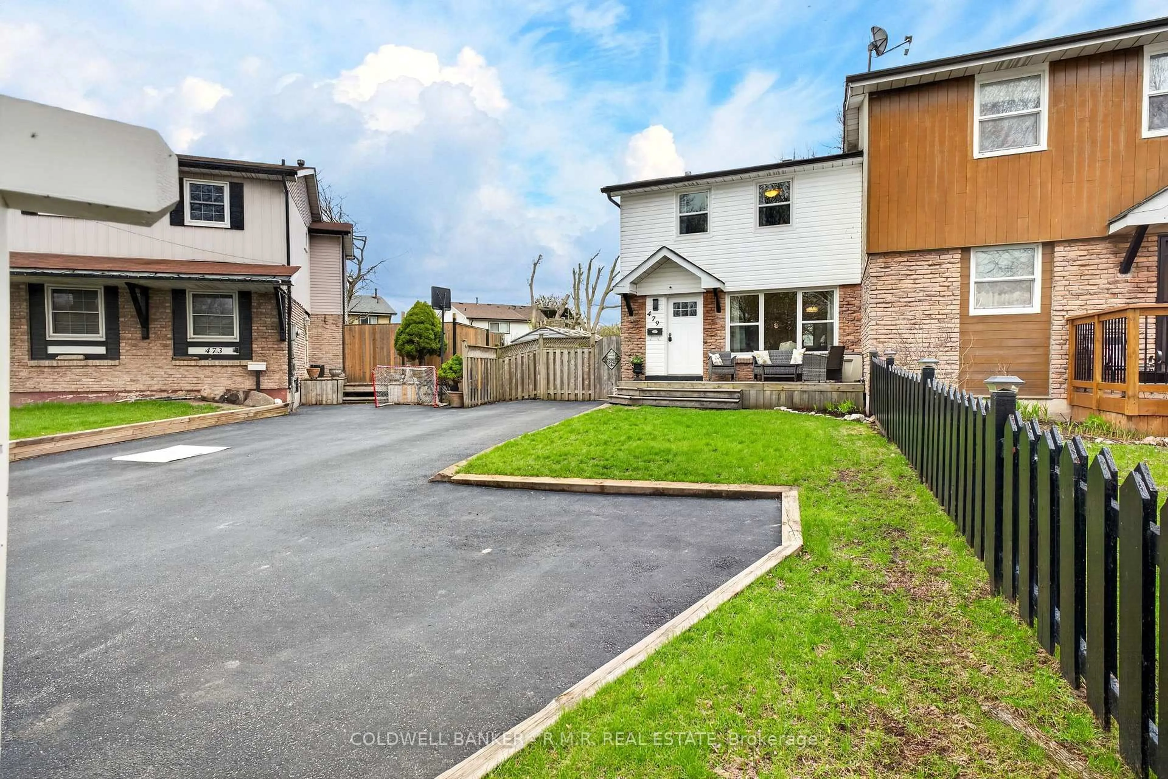 A pic from outside/outdoor area/front of a property/back of a property/a pic from drone, street for 479 Neptune Crt, Oshawa Ontario L1J 6C9
