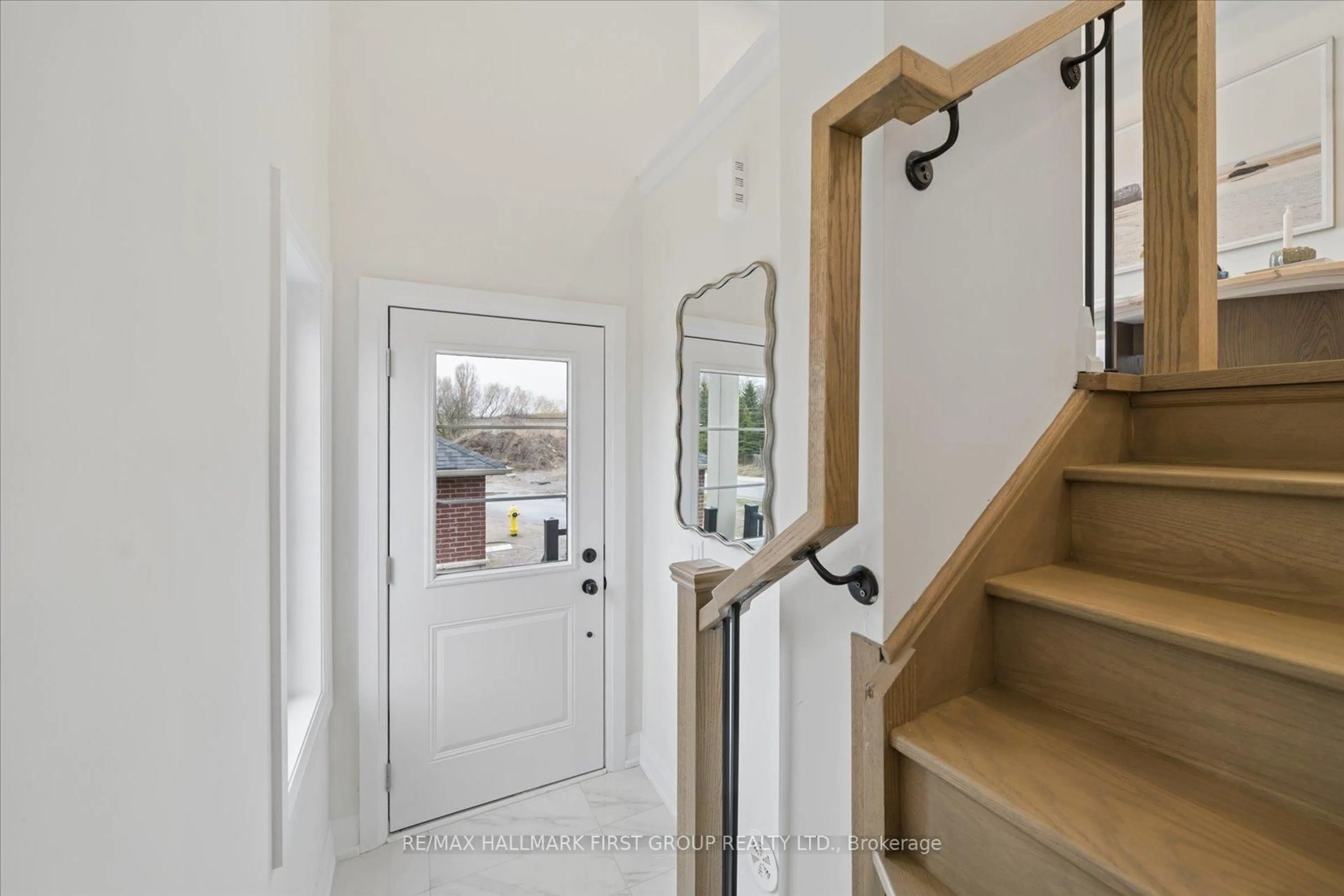 Indoor entryway for 1 Marret Lane, Clarington Ontario L1B 0X2