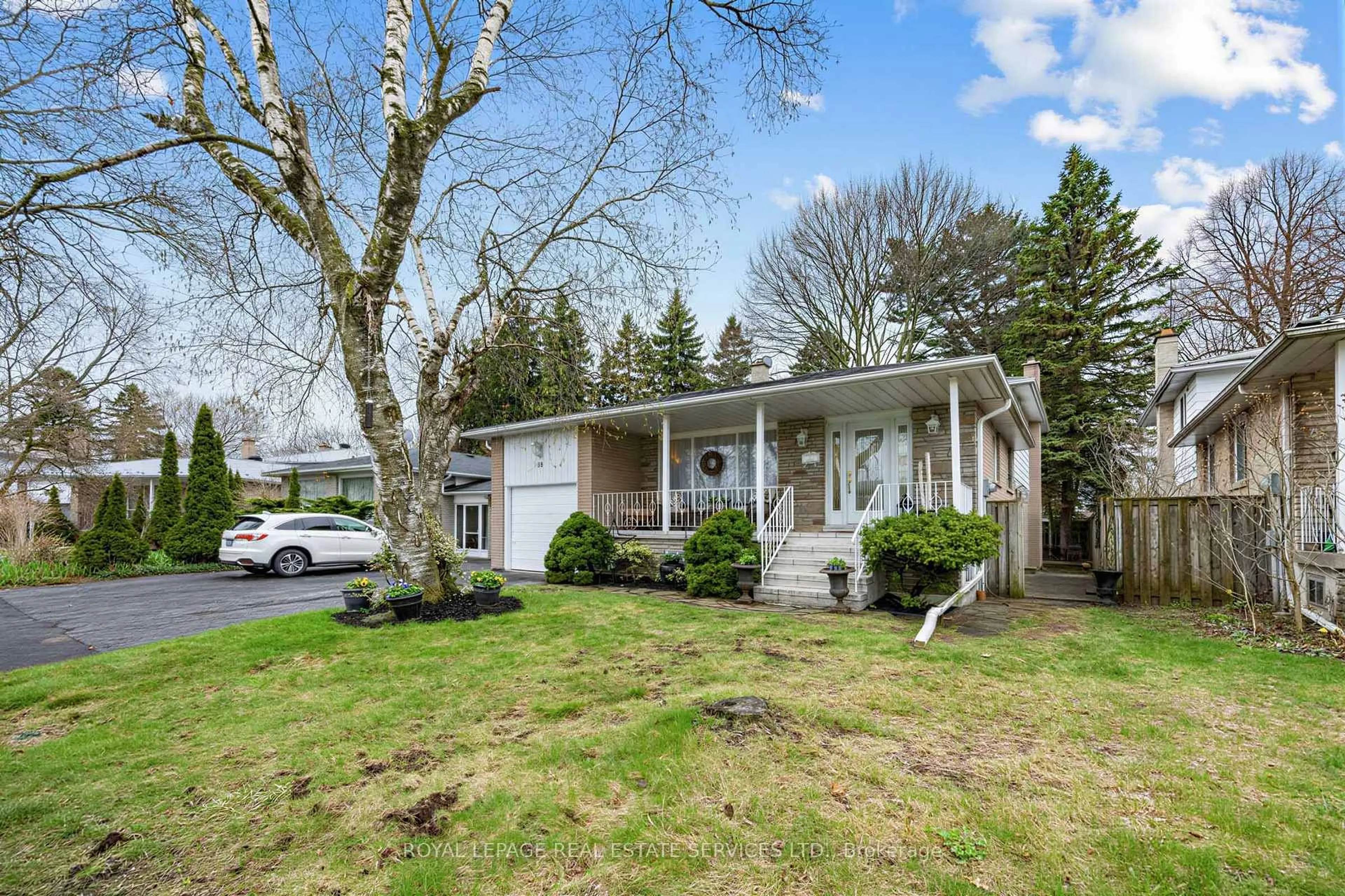 Home with vinyl exterior material, street for 16 Donnacona Cres, Toronto Ontario M1E 3P9