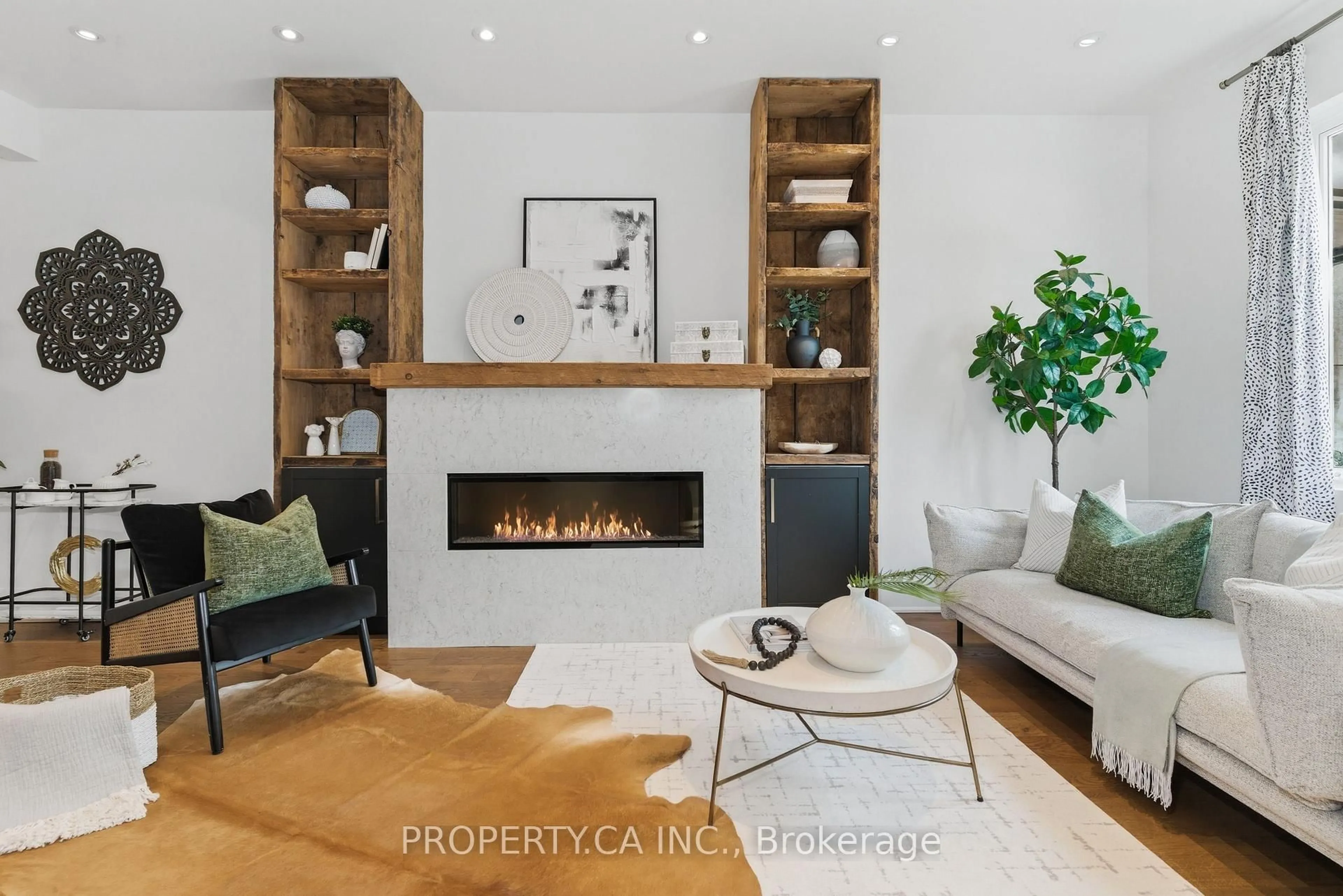 Living room with furniture, unknown for 45 Swanwick Ave, Toronto Ontario M4E 1Z4