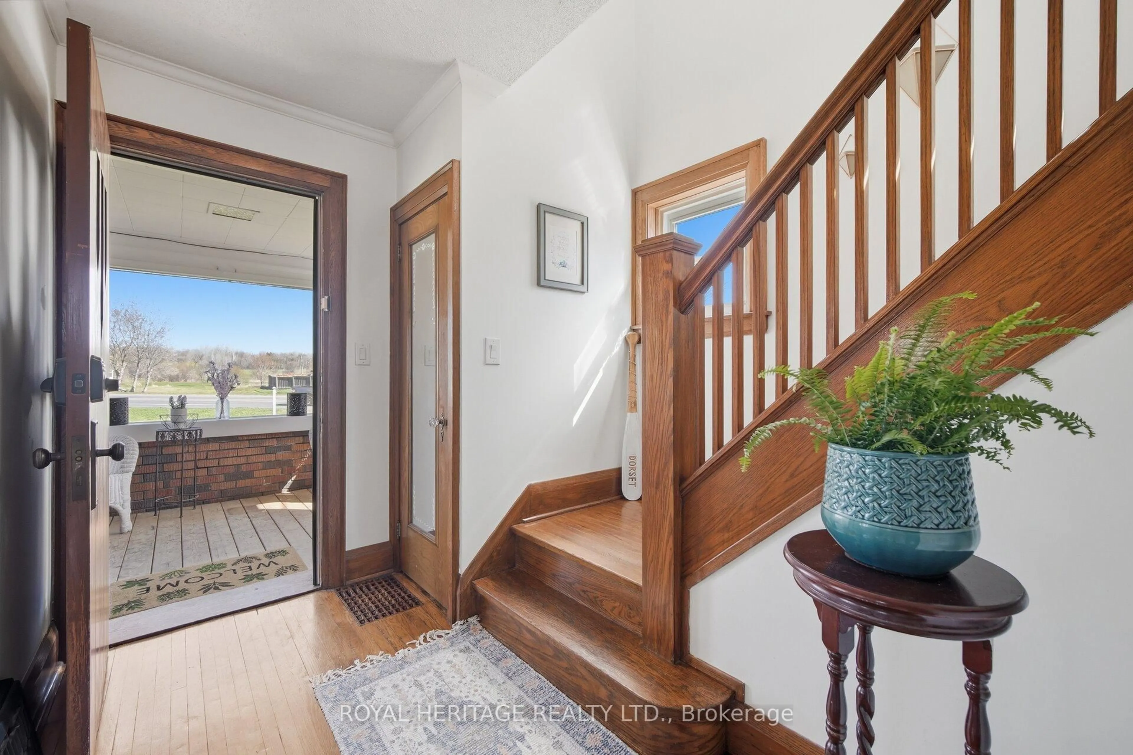 Indoor entryway for 2203 Highway #2, Clarington Ontario L1C 6E6