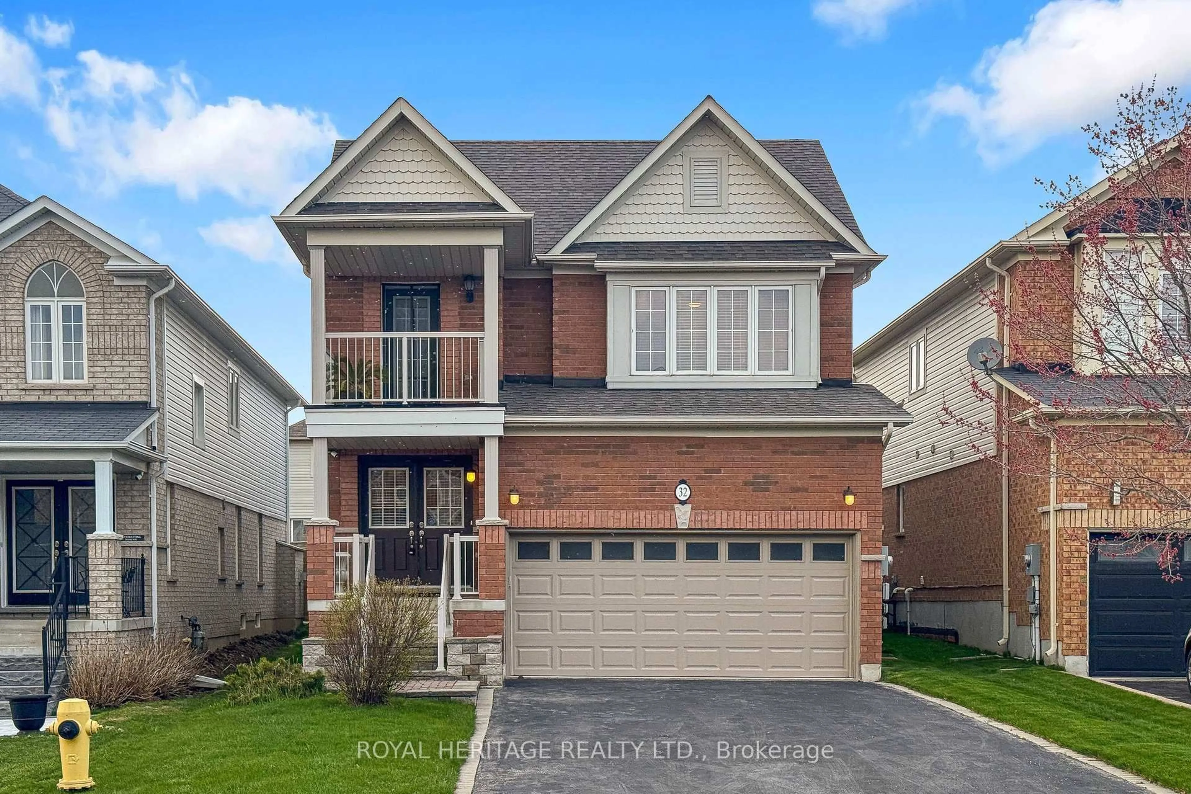 Home with brick exterior material, street for 32 Bathgate Cres, Clarington Ontario L1E 0B3