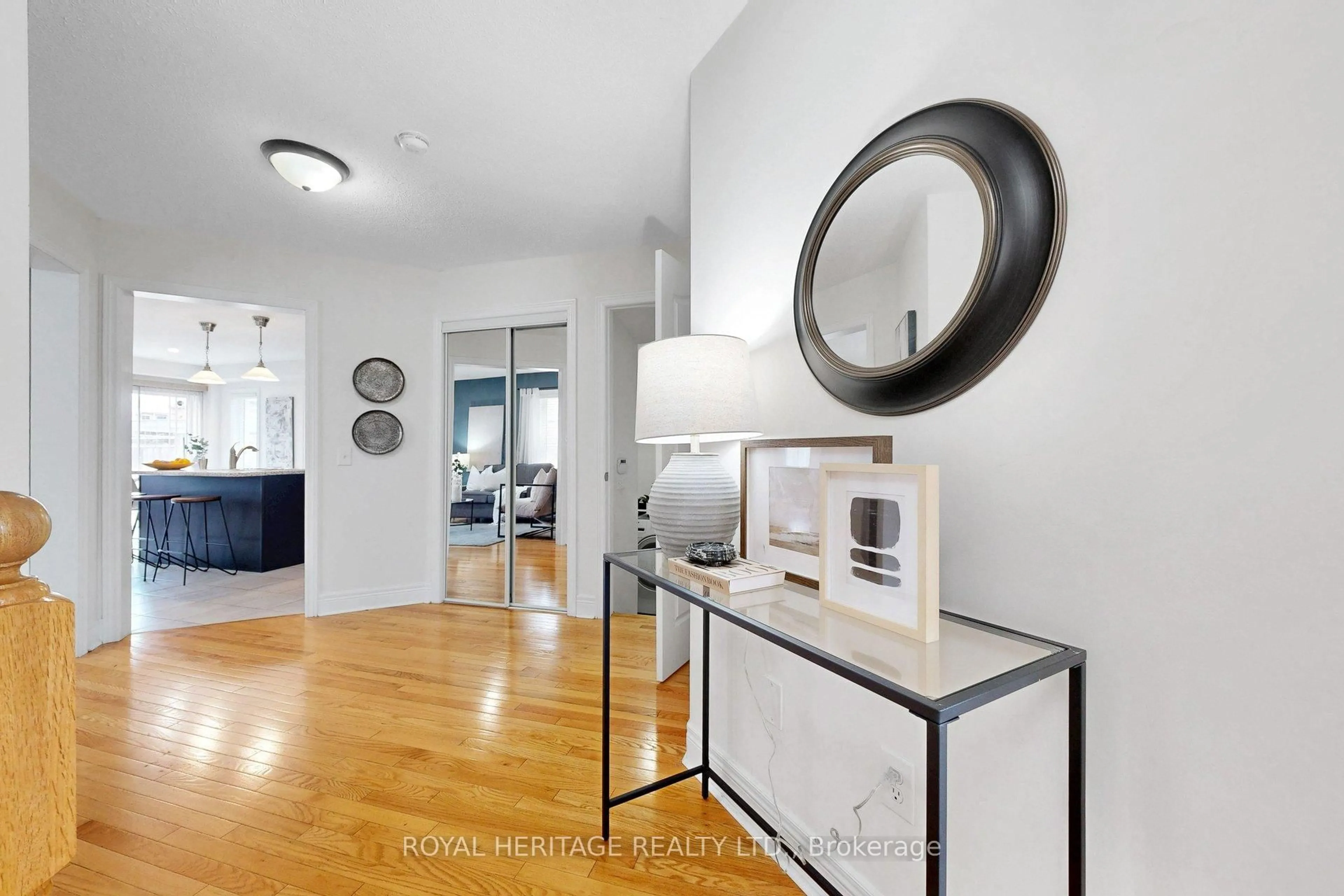 Indoor entryway for 32 Bathgate Cres, Clarington Ontario L1E 0B3