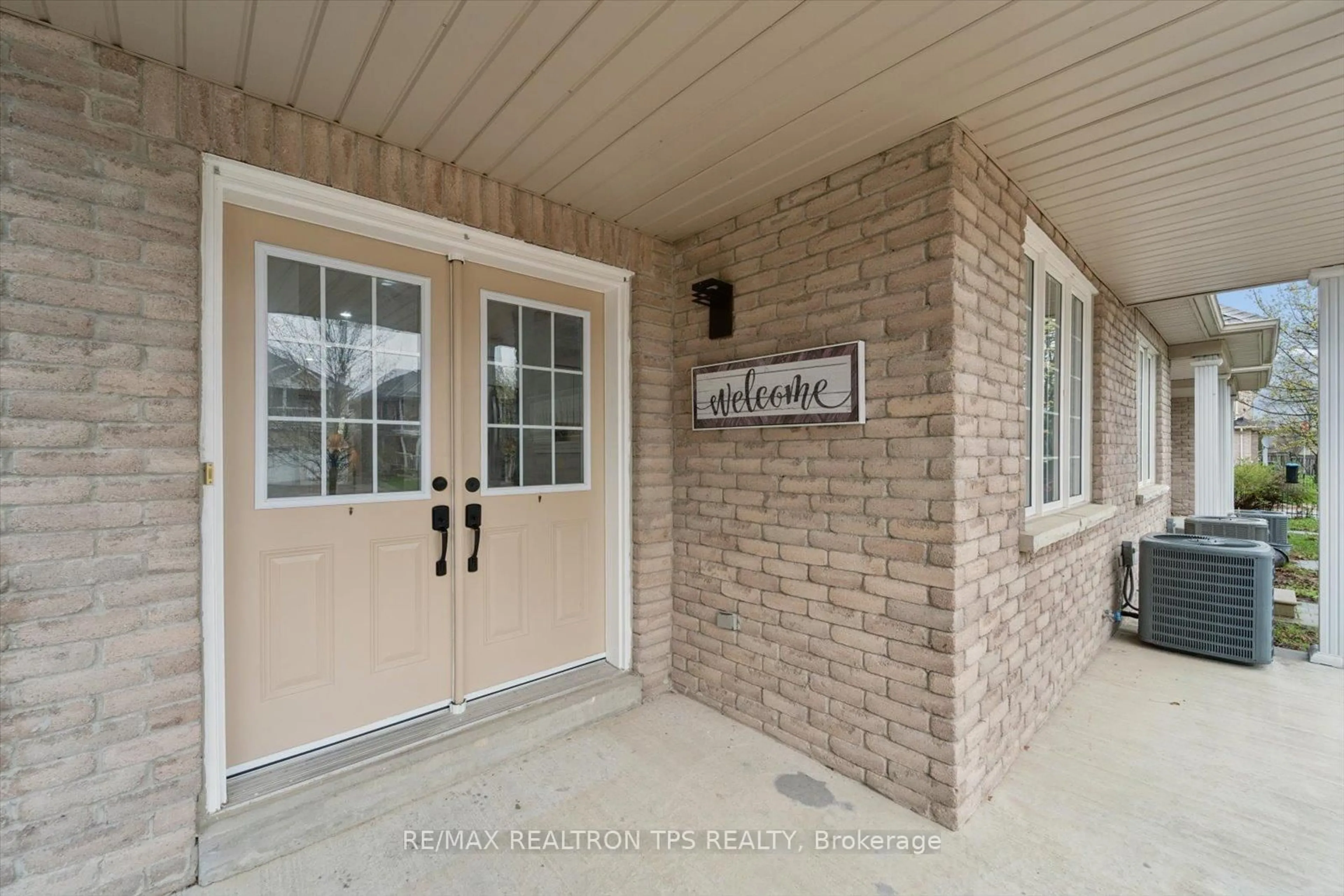 Indoor entryway for 263 Sprucewood Cres, Clarington Ontario L1C 5H1