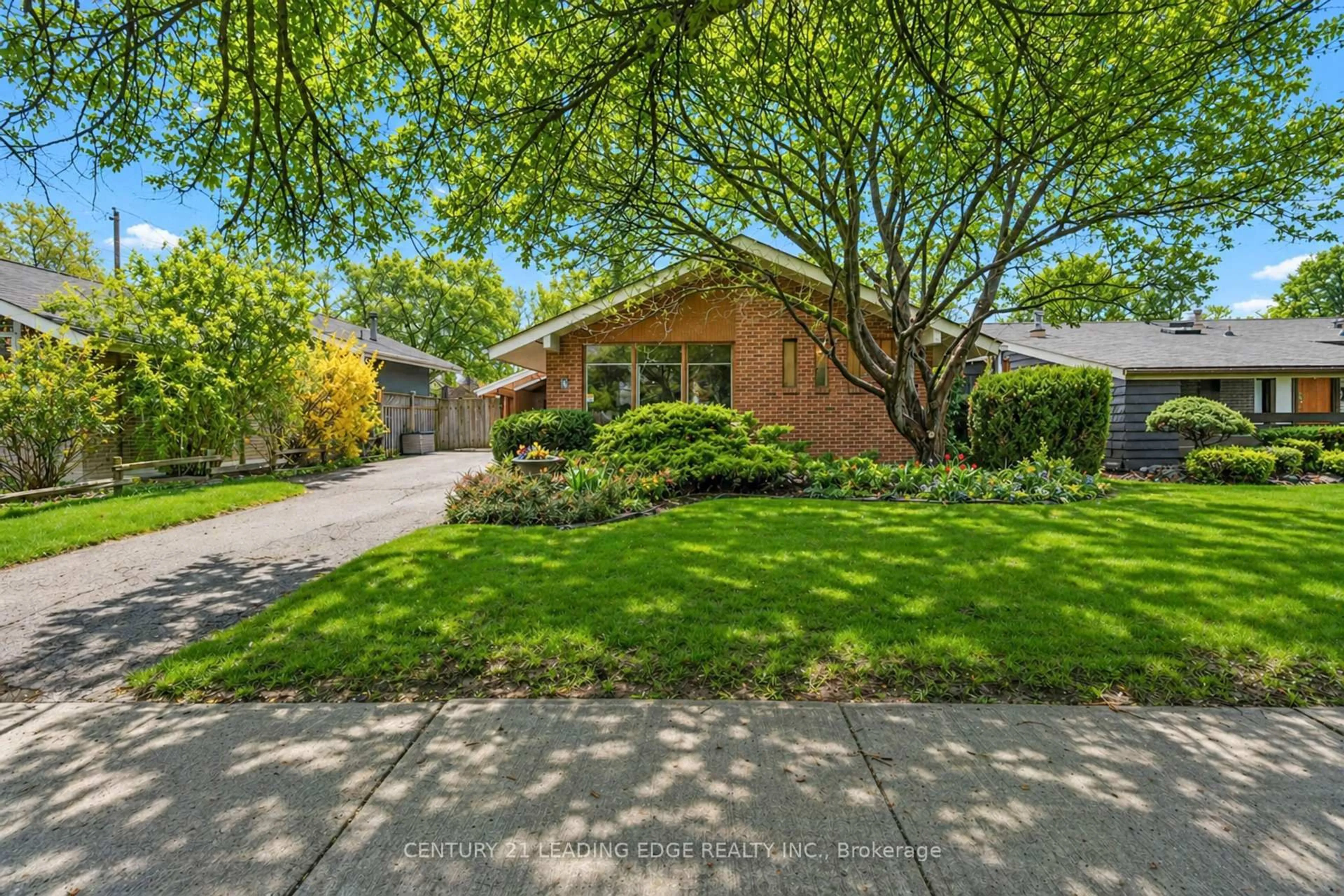 Unknown for 8 Oakley Blvd, Toronto Ontario M1P 3P4