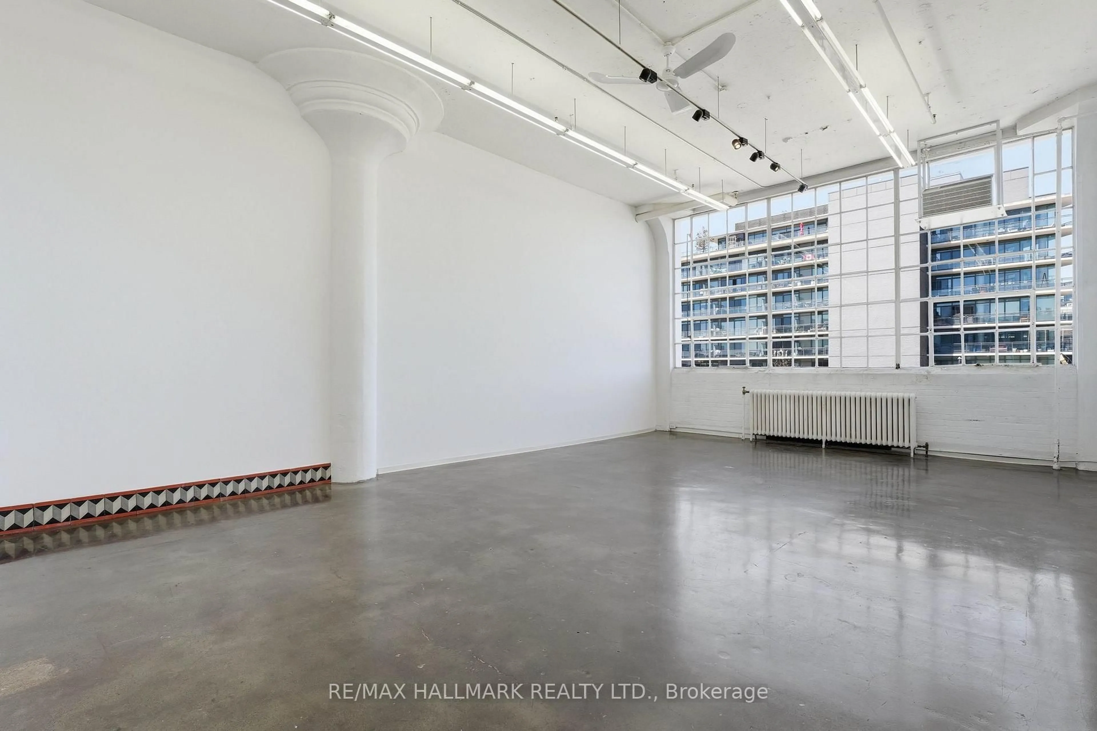 Unknown for 245 Carlaw Ave #405a, Toronto Ontario M4M 2S1