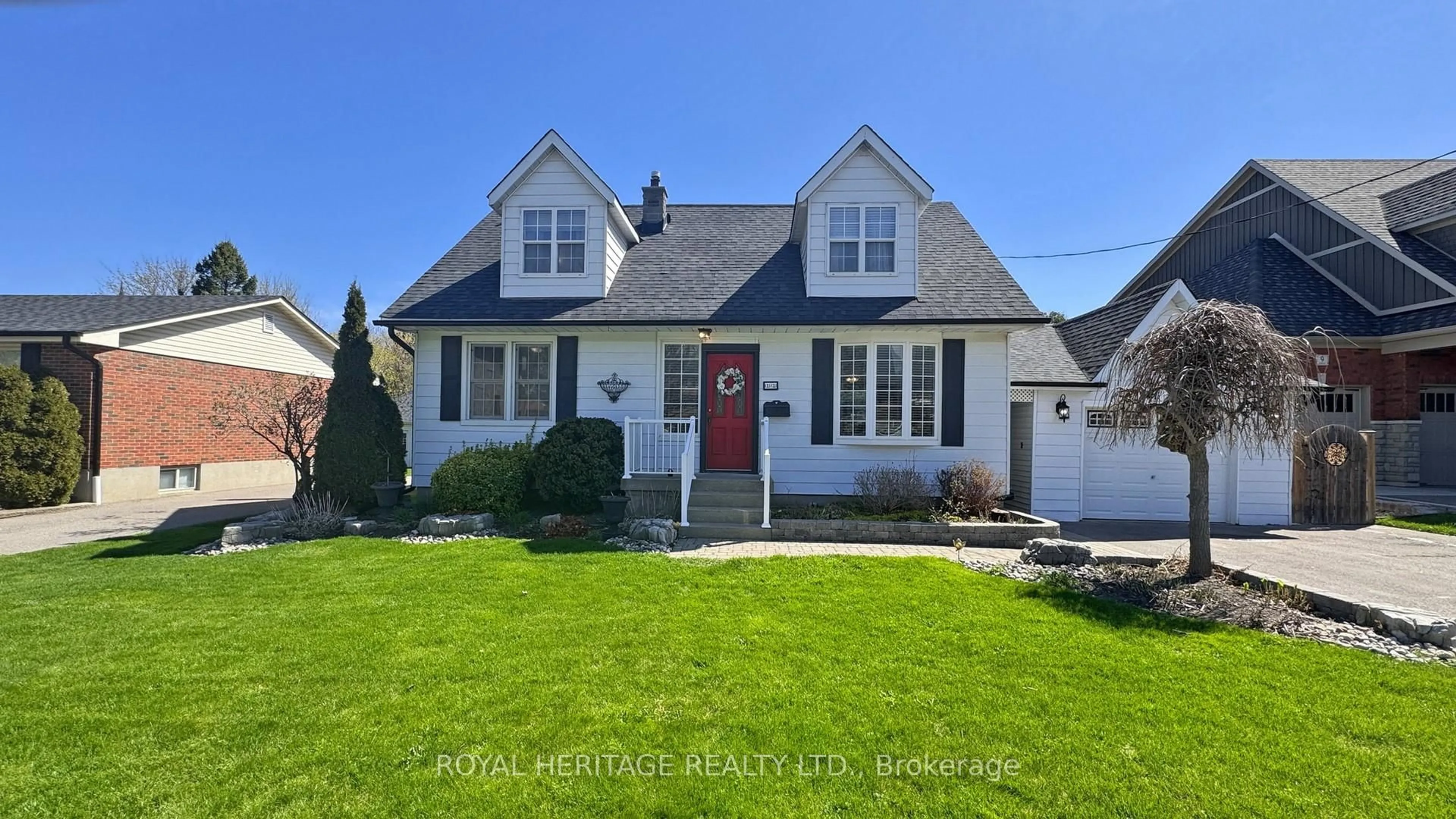 Home with vinyl exterior material, street for 11 Durham St, Whitby Ontario L1M 1A5