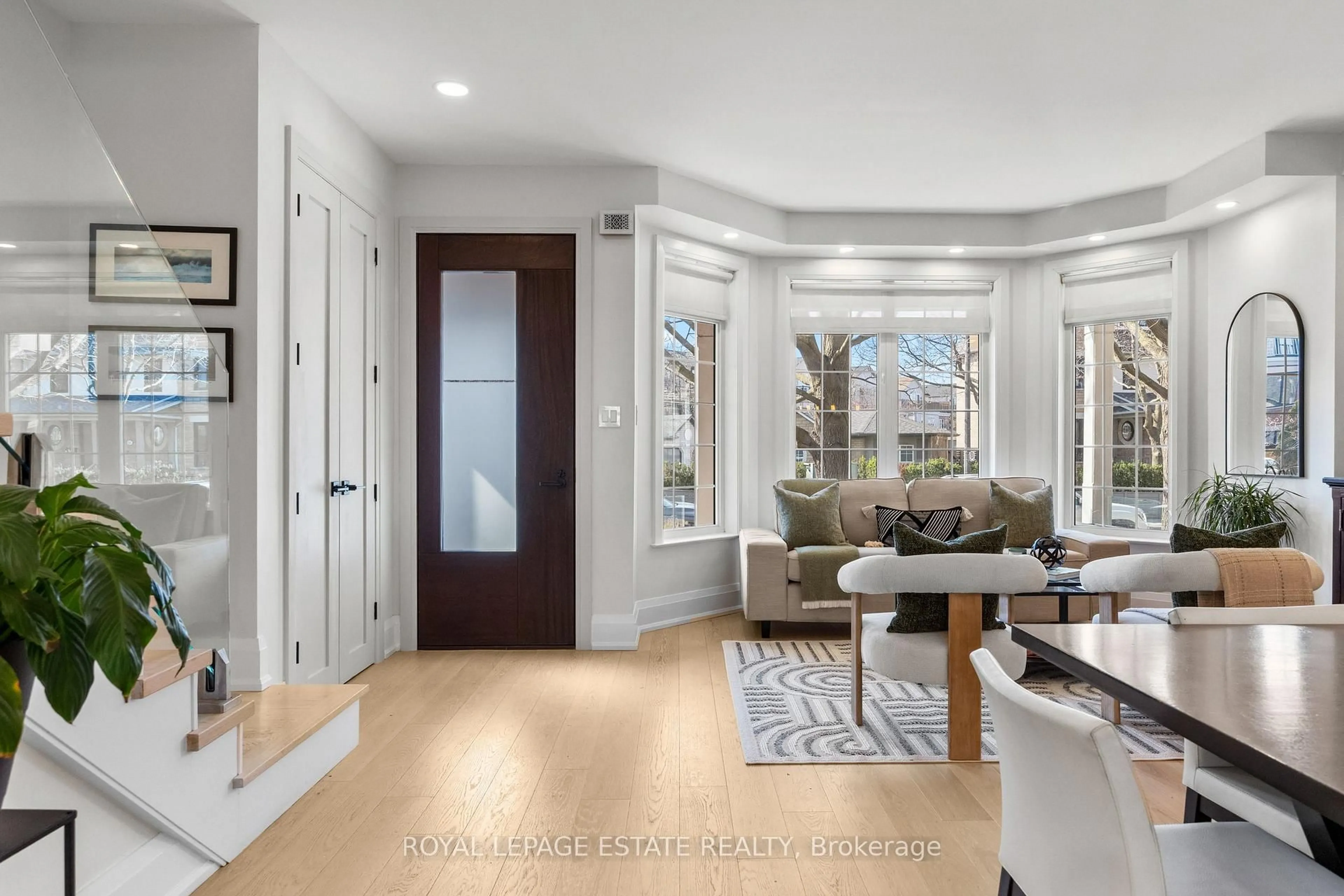 Indoor entryway for 95 Boardwalk Dr, Toronto Ontario M4L 3X9