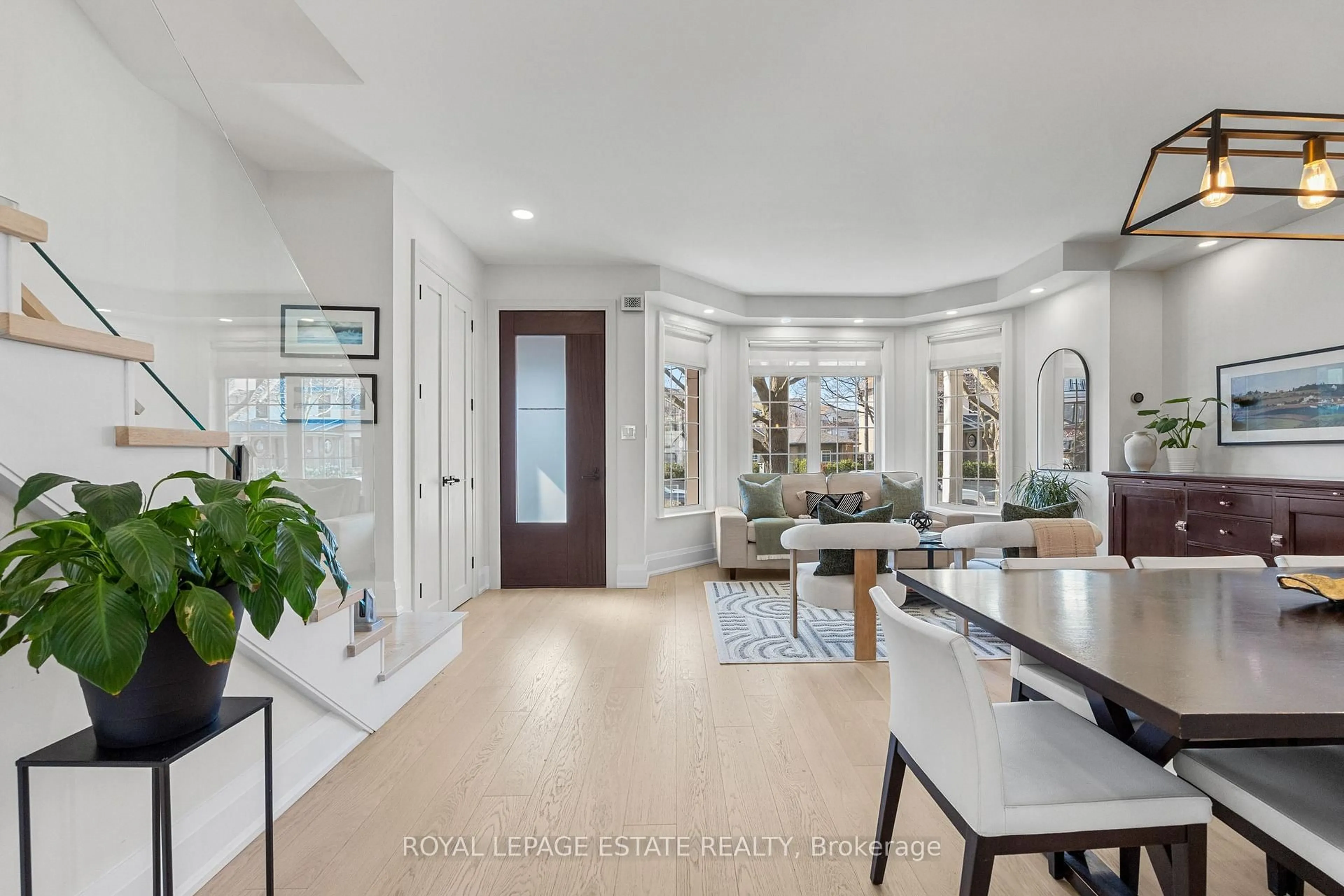 Indoor entryway for 95 Boardwalk Dr, Toronto Ontario M4L 3X9